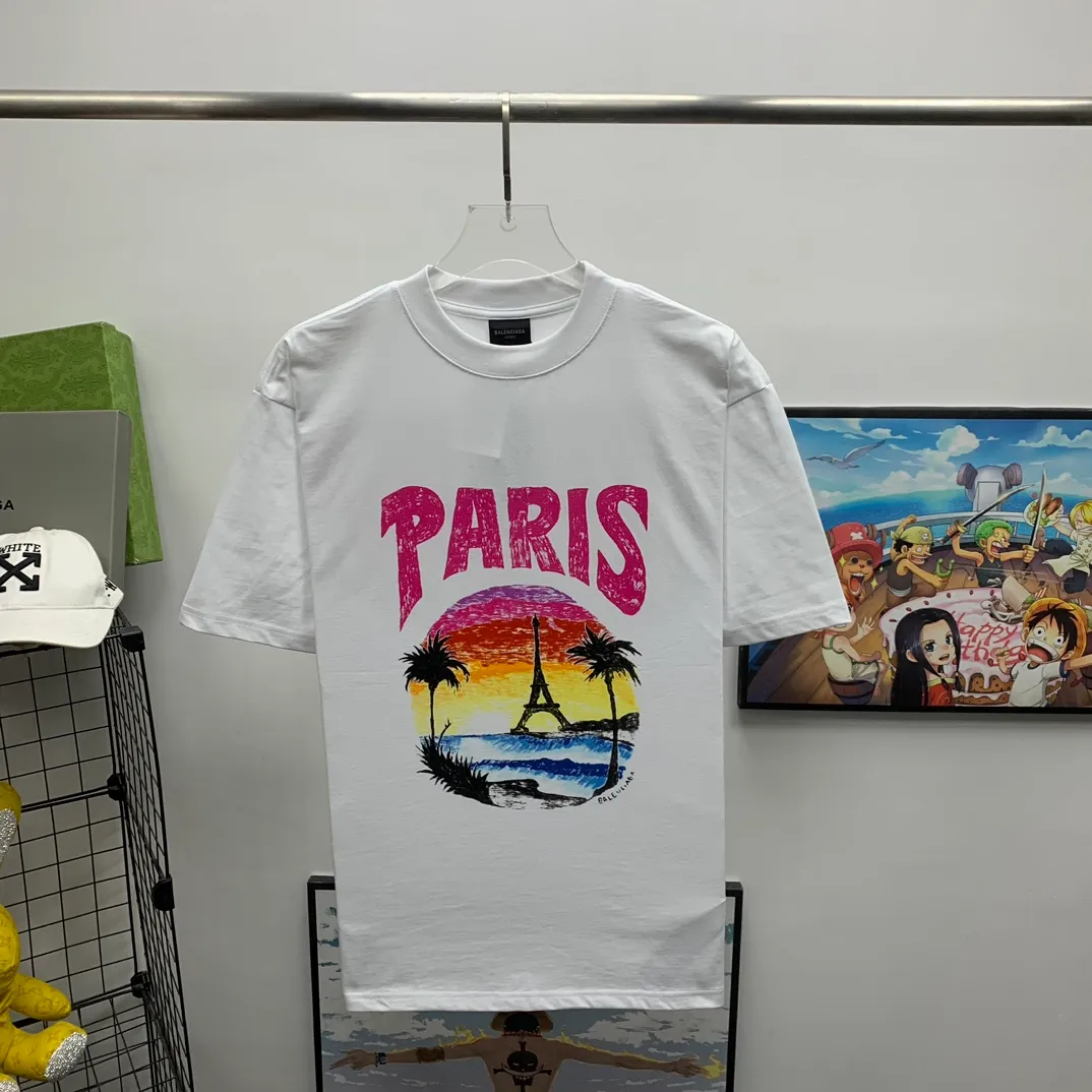 Top tested version 𝐁A𝐋EN𝐂IA𝐆A/Balenciaga Sunset Paris Eiffel Tower T-shirt Fabric: 32 pieces of double yarn 240g - counter synchronization #The highest version on the market The original development of custom-woven fabrics is washed and treated with a full sense of thickness The texture is different from market products Highly restored #Original mold opening Use imported elliptical machine printing Each print is neatly aligned No burrs Hand-printed front and rear platens Precision mesh production stencil Imported environmentally friendly slurry squeegee, the letters are clearly restored, the letter spacing is the same size as the original, highly restored to 24ss, the best-selling model on the market, the same style for men and women size: xs s m l color: white black P: 290