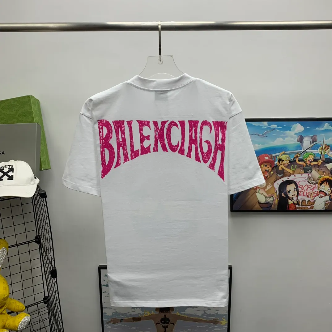 Top tested version 𝐁A𝐋EN𝐂IA𝐆A/Balenciaga Sunset Paris Eiffel Tower T-shirt Fabric: 32 pieces of double yarn 240g - counter synchronization #The highest version on the market The original development of custom-woven fabrics is washed and treated with a full sense of thickness The texture is different from market products Highly restored #Original mold opening Use imported elliptical machine printing Each print is neatly aligned No burrs Hand-printed front and rear platens Precision mesh production stencil Imported environmentally friendly slurry squeegee, the letters are clearly restored, the letter spacing is the same size as the original, highly restored to 24ss, the best-selling model on the market, the same style for men and women size: xs s m l color: white black P: 290