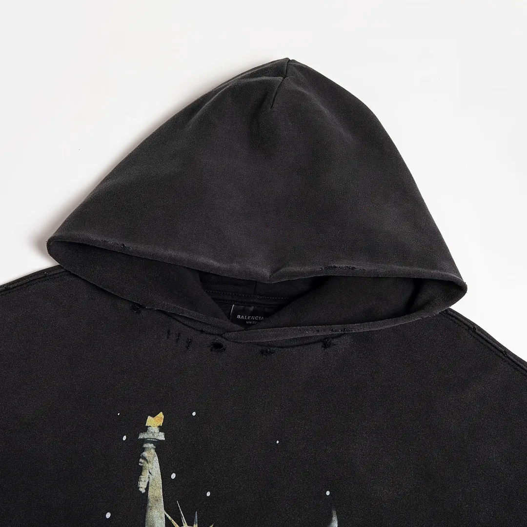 🅿️330 7112# Detailed picture Top version [BALENCIA*GA] Official website quality Paris's new Lady Liberty series hooded sweatshirt OS version Loose dropped shoulders Unisex style Fabric: 480g 100% cotton terry sweatshirt Technology: Front panel digital direct printing Garment wash Worn Distressed Fixed color Color: Washed black Size: XS S M L