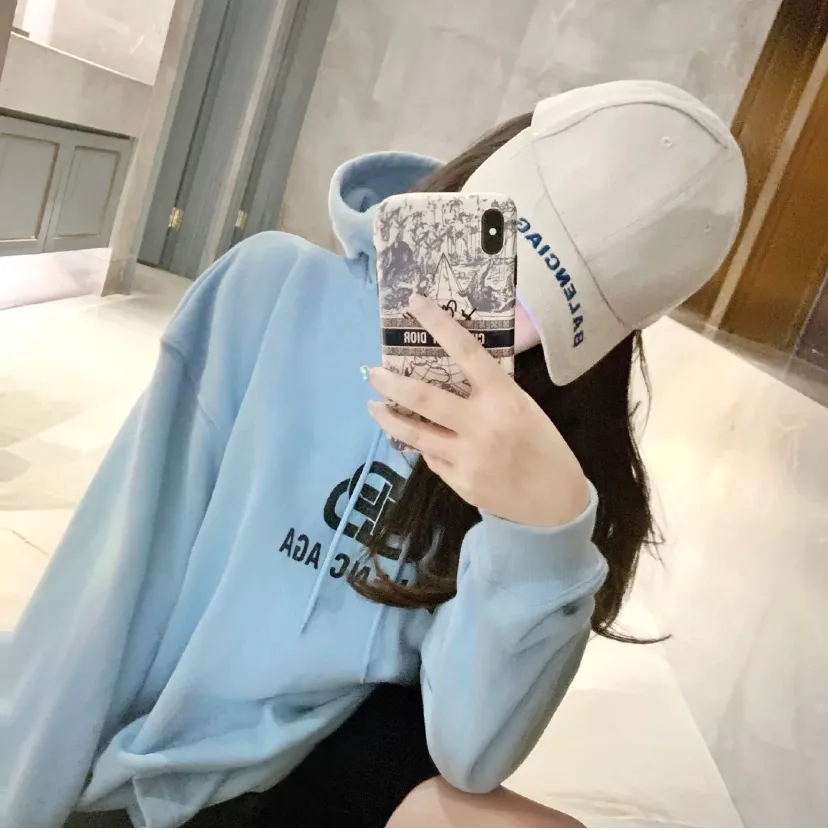 ♻️💯Upper body reference model picture❤️Top tested version BALENCIAGA haze blue lock print hooded sweatshirt [Top tested version] The only correct haze blue snowflake color on the entire network‼ ️Super white and high-end color... -Full set of 1:1 customized original accessories packaging (with logo Sydney paper + new moderator mark + washing + original hangtag) -The entire sweatshirt is made of 460 grams of pure cotton large terry, and the wet weight can reach 480 grams, full of thickness -Note ⚠️This year's Balenciaga hoodie uses embroidered phoenix eyes on the hood‼ ️Eliminating the previous hardware eyes, this is also a detail that distinguishes low-end versions on the market‼ ️The whole piece of clothing, hat rope, thread, and fabric are produced in the same vat with 0 color difference - imported elliptical machine printing is used. Each printing is neatly aligned and the overall printing has no edges. I make every piece of clothing with conscience and strive for excellence in every link. Just to sell a piece of clothing and retain a customer. Although our products are a little more expensive than others, the expensive money is kept in the clothes and is definitely not imported into my pocket.  Color: Haze Blue Size: XS-L P:430
