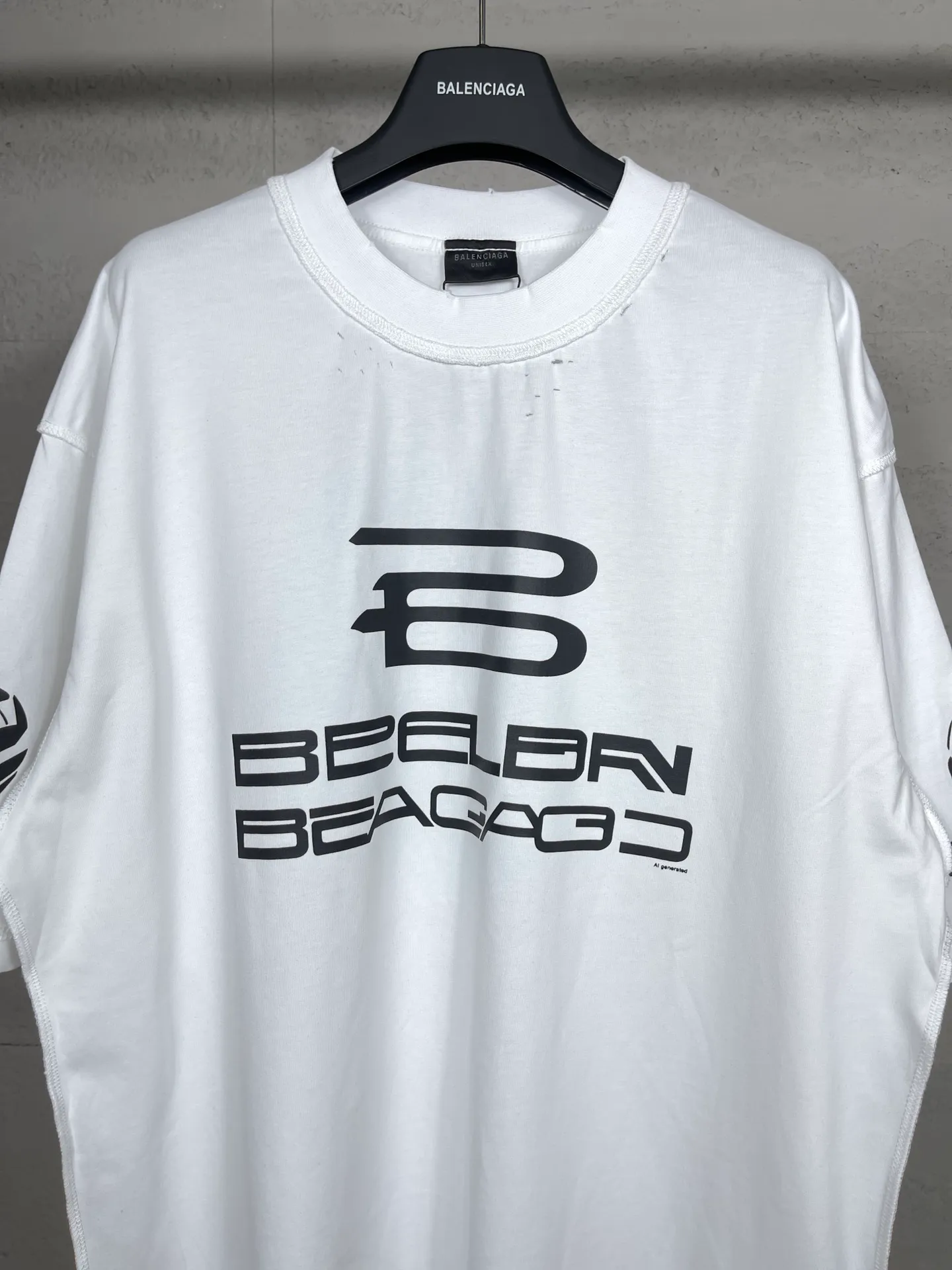 🅿️194 Real photos [Top version. Official website quality] BALENCI*GA/Paris AI GENERATED series new T-shirt #2024 new style. The reverse stitching design is full of sense. The front, back, left and right sleeves are printed with the new LOGO. The ready-made clothes are washed and worn. Notice! ️The original version of this style is made with reverse stitching. It is worn, washed and distressed. This is the normal practice in the Jubie market. The black and gray cuff prints are different. #2024 Spring and Summer Brick Cabinet Synchronization Welcome to compare. The fabric is made of Paris ZP custom-woven and dyed cotton double yarn, with a weight of 260 grams. The cloth surface is clean. The cloth pattern is clear, soft and comfortable. The threads are dyed with no color difference. The classic letter LOGO is printed with imported environmentally friendly glue. The letters are clear and the effect is three-dimensional. Restore the brick cabinet, adopt OS loose shoulder style. Same style for men and women. Code: BL223335 Color: black, light gray, white. Size: XS to L