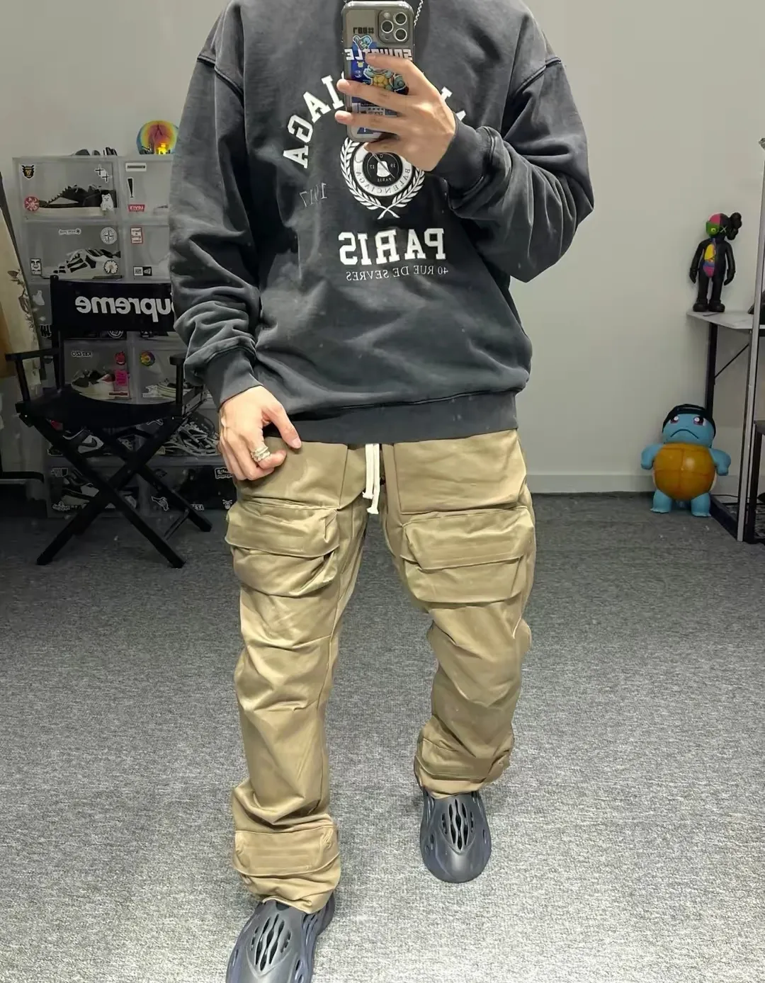 ♻️💯Upper body reference model picture❤️Spring and autumn top tested version BALENCIAGA Paris designer 2022 spring and summer style Crown Wheat 1917 letter cracked print male and female couple star same style hooded hoodie sweatshirt huge cost single product. In terms of fabric alone, 480 grams of pure cotton combed terry fabric, plus the fabric needs to be pre-shrunk in advance and then fried and aged, is enough to drink a pot! The printing uses Kornit digital direct injection cracking process. Because it's primed, you don't have to worry about the print falling off if it bursts. A full set of customized accessories, synchronized at the counter, and consistent coding. Color: Washed Black Size: XS-L P:460