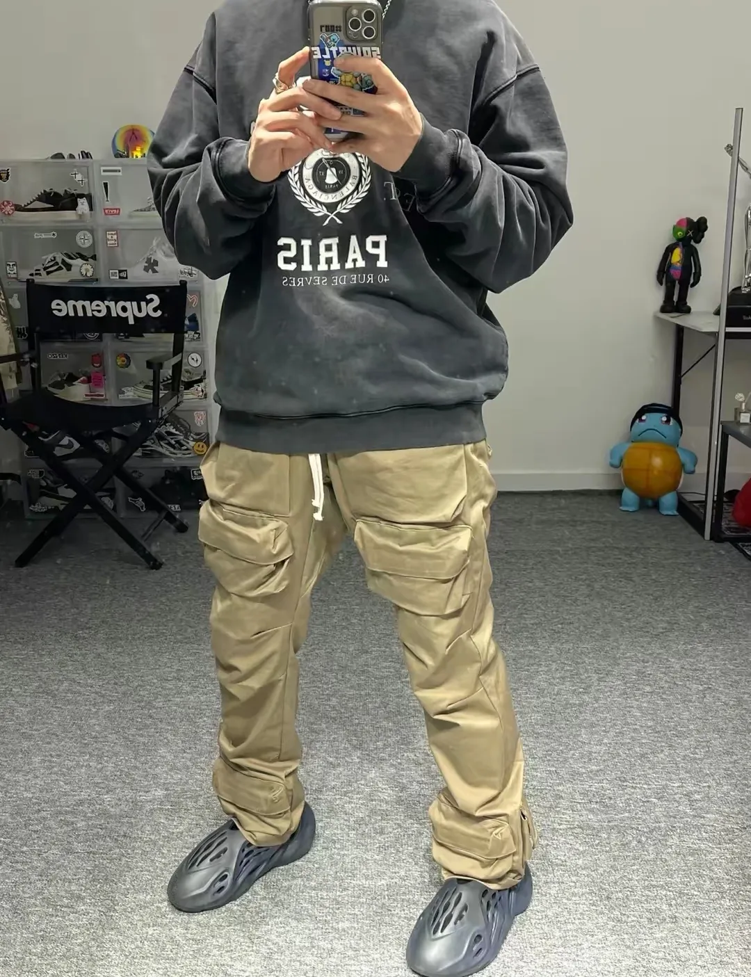 ♻️💯Upper body reference model picture❤️Spring and autumn top tested version BALENCIAGA Paris designer 2022 spring and summer style Crown Wheat 1917 letter cracked print male and female couple star same style hooded hoodie sweatshirt huge cost single product. In terms of fabric alone, 480 grams of pure cotton combed terry fabric, plus the fabric needs to be pre-shrunk in advance and then fried and aged, is enough to drink a pot! The printing uses Kornit digital direct injection cracking process. Because it's primed, you don't have to worry about the print falling off if it bursts. A full set of customized accessories, synchronized at the counter, and consistent coding. Color: Washed Black Size: XS-L P:460
