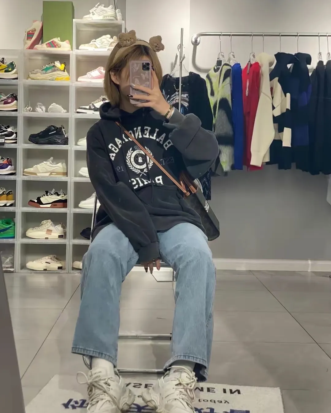 ♻️💯Upper body reference model picture❤️Spring and autumn top tested version BALENCIAGA Paris designer 2022 spring and summer style Crown Wheat 1917 letter cracked print male and female couple star same style hooded hoodie sweatshirt huge cost single product. In terms of fabric alone, 480 grams of pure cotton combed terry fabric, plus the fabric needs to be pre-shrunk in advance and then fried and aged, is enough to drink a pot! The printing uses Kornit digital direct injection cracking process. Because it's primed, you don't have to worry about the print falling off if it bursts. A full set of customized accessories, synchronized at the counter, and consistent coding. Color: Washed Black Size: XS-L P:460