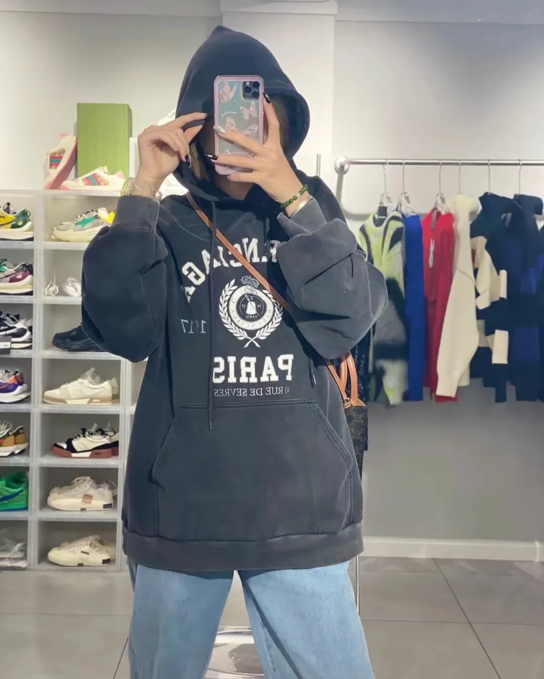 ♻️💯Upper body reference model picture❤️Spring and autumn top tested version BALENCIAGA Paris designer 2022 spring and summer style Crown Wheat 1917 letter cracked print male and female couple star same style hooded hoodie sweatshirt huge cost single product. In terms of fabric alone, 480 grams of pure cotton combed terry fabric, plus the fabric needs to be pre-shrunk in advance and then fried and aged, is enough to drink a pot! The printing uses Kornit digital direct injection cracking process. Because it's primed, you don't have to worry about the print falling off if it bursts. A full set of customized accessories, synchronized at the counter, and consistent coding. Color: Washed Black Size: XS-L P:460