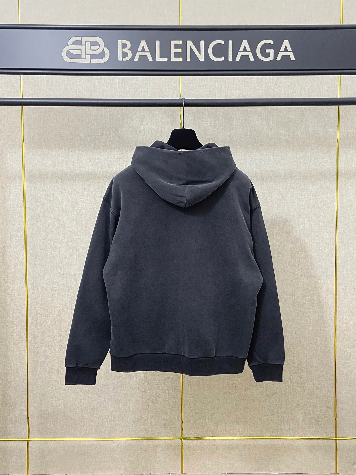 🅿️300 7186# Real photos Top version [[BALENCIA*GA] Official website quality Paris new 3M artistic letter printed hooded sweatshirt OS version Loose dropped shoulders Unisex style Fabric: 480g 100% cotton terry David sweater (garment wash) Process: front panel printing garment wash distressed worn shaping solid color Color: washed black gray white Size: XS S M L