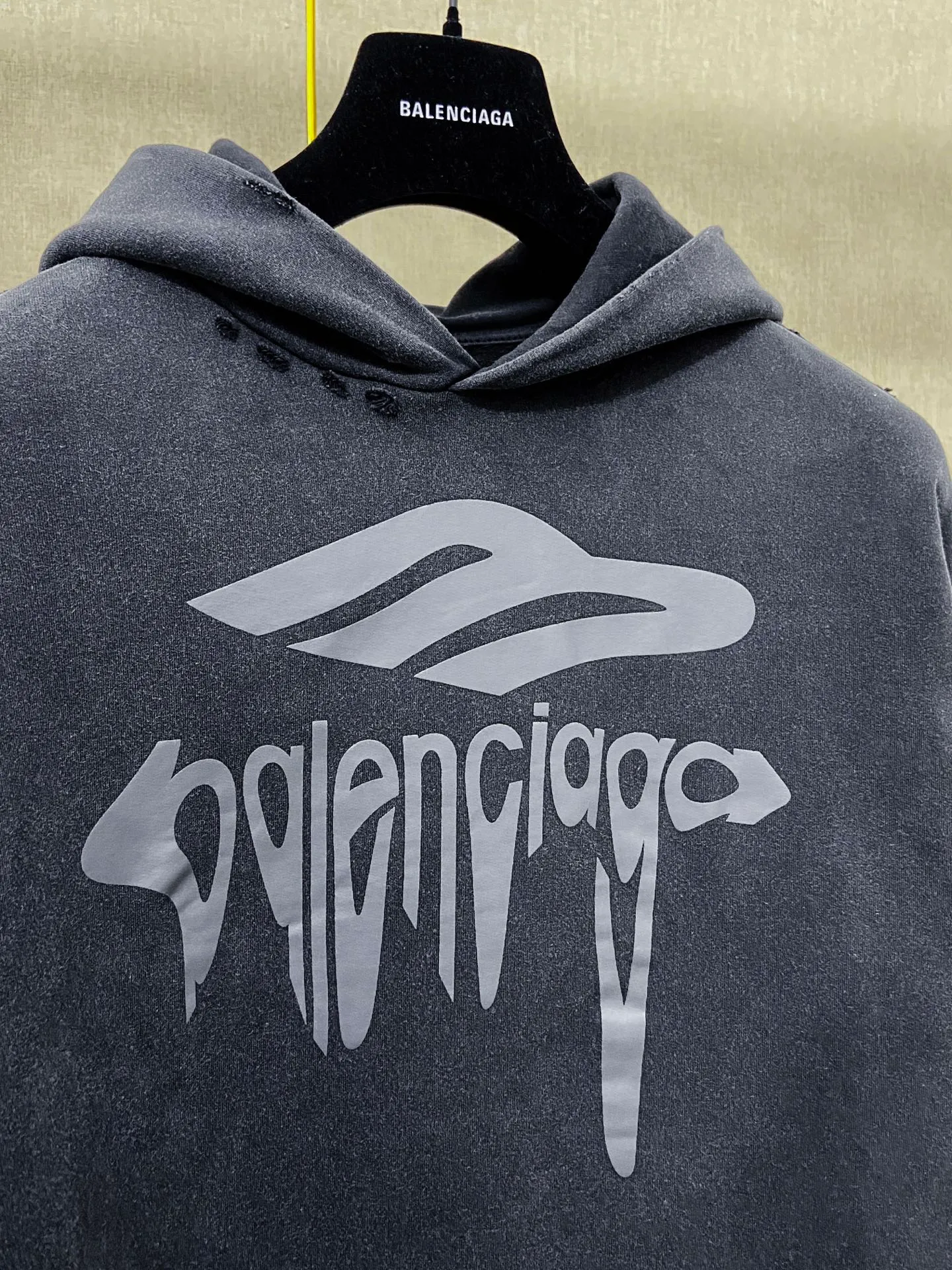 🅿️300 7186# Real photos Top version [[BALENCIA*GA] Official website quality Paris new 3M artistic letter printed hooded sweatshirt OS version Loose dropped shoulders Unisex style Fabric: 480g 100% cotton terry David sweater (garment wash) Process: front panel printing garment wash distressed worn shaping solid color Color: washed black gray white Size: XS S M L