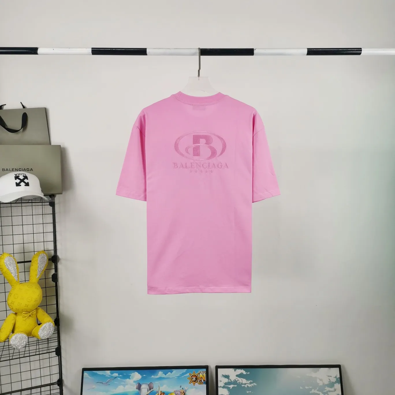 [New arrival] The top tested version of the new BALENCIAGA Balenciaga five-star embroidered environmentally friendly big LOGO male and female couple star same style short-sleeved T-shirt BEHRINGER embroidery technology, 5-star environmentally friendly series! The embroidery is meticulous and detailed! The font is full and the texture is clear! The fabric is made of 280g high-count double-yarn pure cotton, polyester-free, and absolutely no pilling! Size: XS-L Color: Black Pink P:250