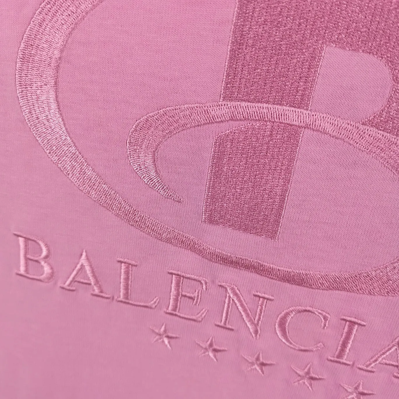 [New arrival] The top tested version of the new BALENCIAGA Balenciaga five-star embroidered environmentally friendly big LOGO male and female couple star same style short-sleeved T-shirt BEHRINGER embroidery technology, 5-star environmentally friendly series! The embroidery is meticulous and detailed! The font is full and the texture is clear! The fabric is made of 280g high-count double-yarn pure cotton, polyester-free, and absolutely no pilling! Size: XS-L Color: Black Pink P:250