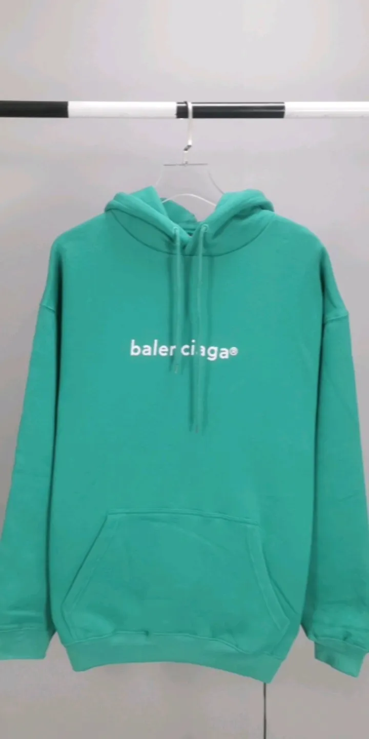 Real shot of the video - the top tested version of Balenciaga's mailbox letter logo pure cotton loose hoodie for men and women in the same style for autumn and winter hoodies. A simple basic sweatshirt. A simple sweatshirt that you can fall in love with at first sight. The Blcg mailbox logo on the chest is simple and beautiful. It is operated by an imported elliptical machine, without burrs and neatly aligned! The fabric is made of 480g pure cotton fabric, which is different from the low-end version. The color is also super beautiful. You must get this one! ! ! ! !  Color: black, white, fog blue, khaki, lake green Size: XS-L P:450