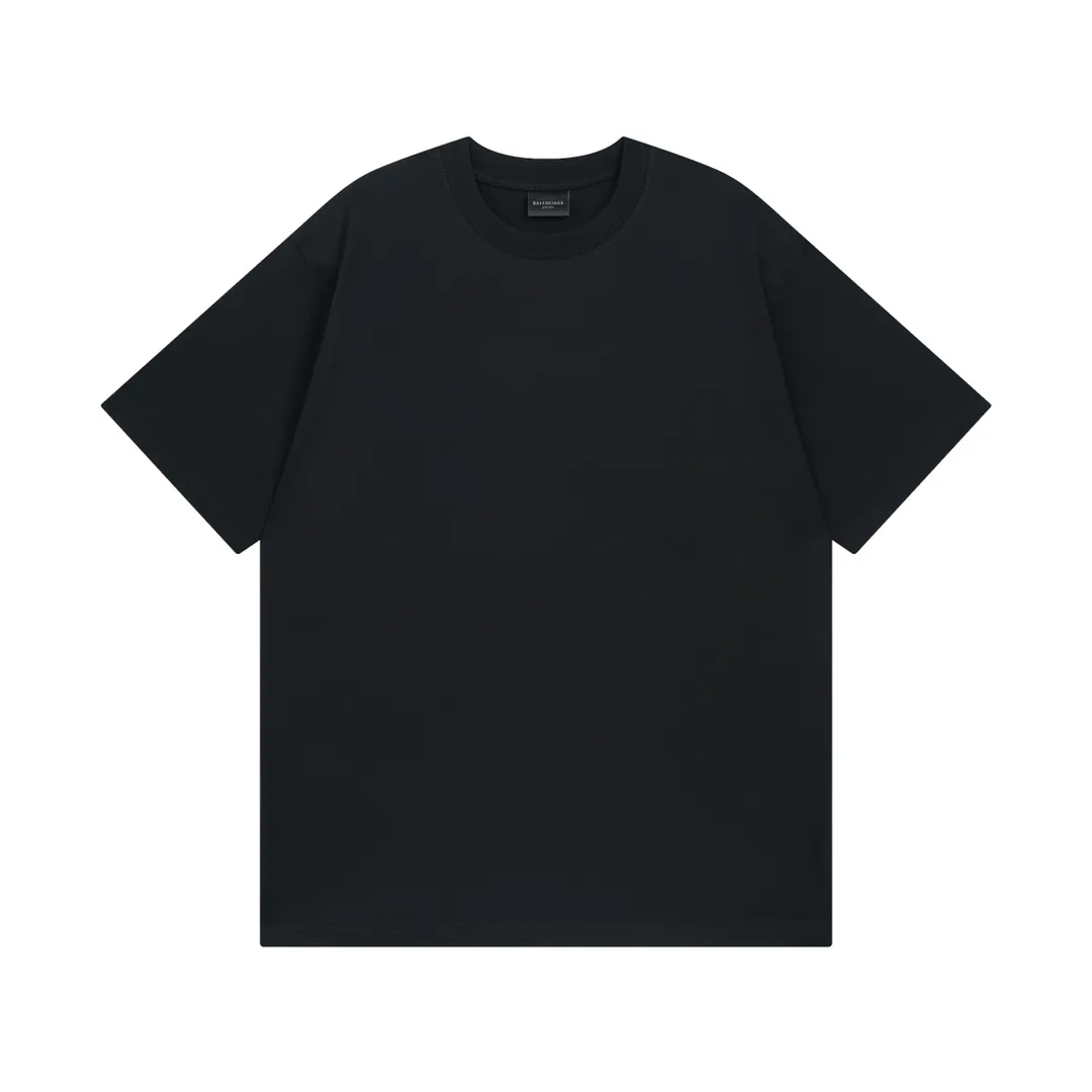 🅿️186 Detailed picture [Top version. Official website quality] BALENCI*GA/Paris BALENCI*GA# new model, short-sleeved T-shirt with classic crown LOGO on the back. Brick cabinet synchronization. The fabric is made of Paris ZP custom-woven and dyed 100% cotton double yarn compact cotton. The weight is 260 grams, the cloth surface is clean. The cloth pattern is clear. Soft and comfortable. The color fastness is good. It is not easy to change color. The threads are woven and dyed with no color difference. The back hot drill uses imported drill, which has good gloss and is not easy to fall off. Jubie market makes goods based on pictures. Comparisons welcome. Restore the brick cabinet. The version adopts the OS loose shoulder version. Same style for men and women. Code: BL223325 Color: Black Size: XS to L