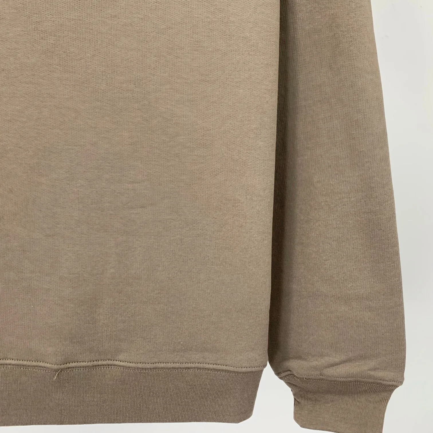 Spring and Autumn top proven version BALENCIAGA large back LOGO basic letters loose cotton loose male and female couples same style trendy brand high-end embroidered cotton round neck sweatshirt. The god of simplicity in Paris, a volume sought after by many stars. Lisa’s favorite basic short-sleeved Paris style, which has a very high appearance rate. Wear alone, paired with jeans, shorts, and sweatpants, it's a versatile style. Xiaohongshu, a hot item on INS, a must-have for Paris fans.  Using Tajima embroidery technology imported from Japan, the printing looks very three-dimensional and full, with no threads. Regardless of the size, the front and back letters can be expressed perfectly! The fabric is made of 460g pure cotton combed terry fabric!  A complete set of customized tags, collar tags, washed, plastic bags, and most importantly, a complete set of bags, tag codes, and codes are all authentic.  Color: mint green dark brown Size: XS-L P:370