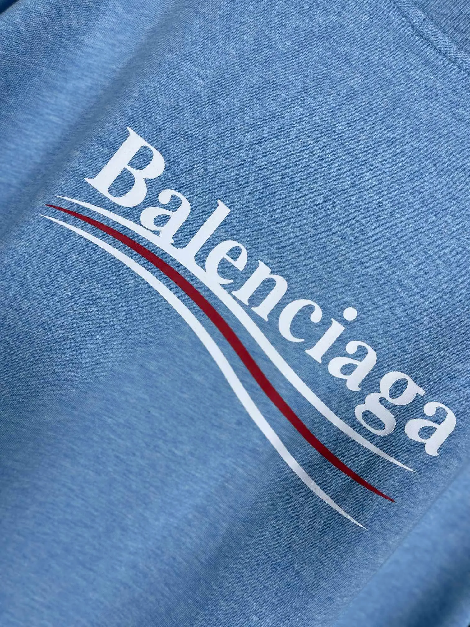 🅿️170 Real photos [Top version. Official website quality] BALENCI*GA/Paris#Classic, Coke printed short-sleeved T-shirt# The fabric is made of Paris ZP custom-woven and dyed cotton double yarn. Weighing 260 grams, the cloth surface is clean. The cloth pattern is clear, soft and comfortable. The threads are dyed with no color difference. The classic pattern printing uses environmentally friendly imported glue and precision mesh. The letters are clear. No burrs. The three-dimensional effect is strong. The version adopts the OS loose shoulder version. The same style for men and women. Code: BL223029 Color: black, white, red, yellow, gray, gray orchid, blue, military green, navy. Size: XS to L
