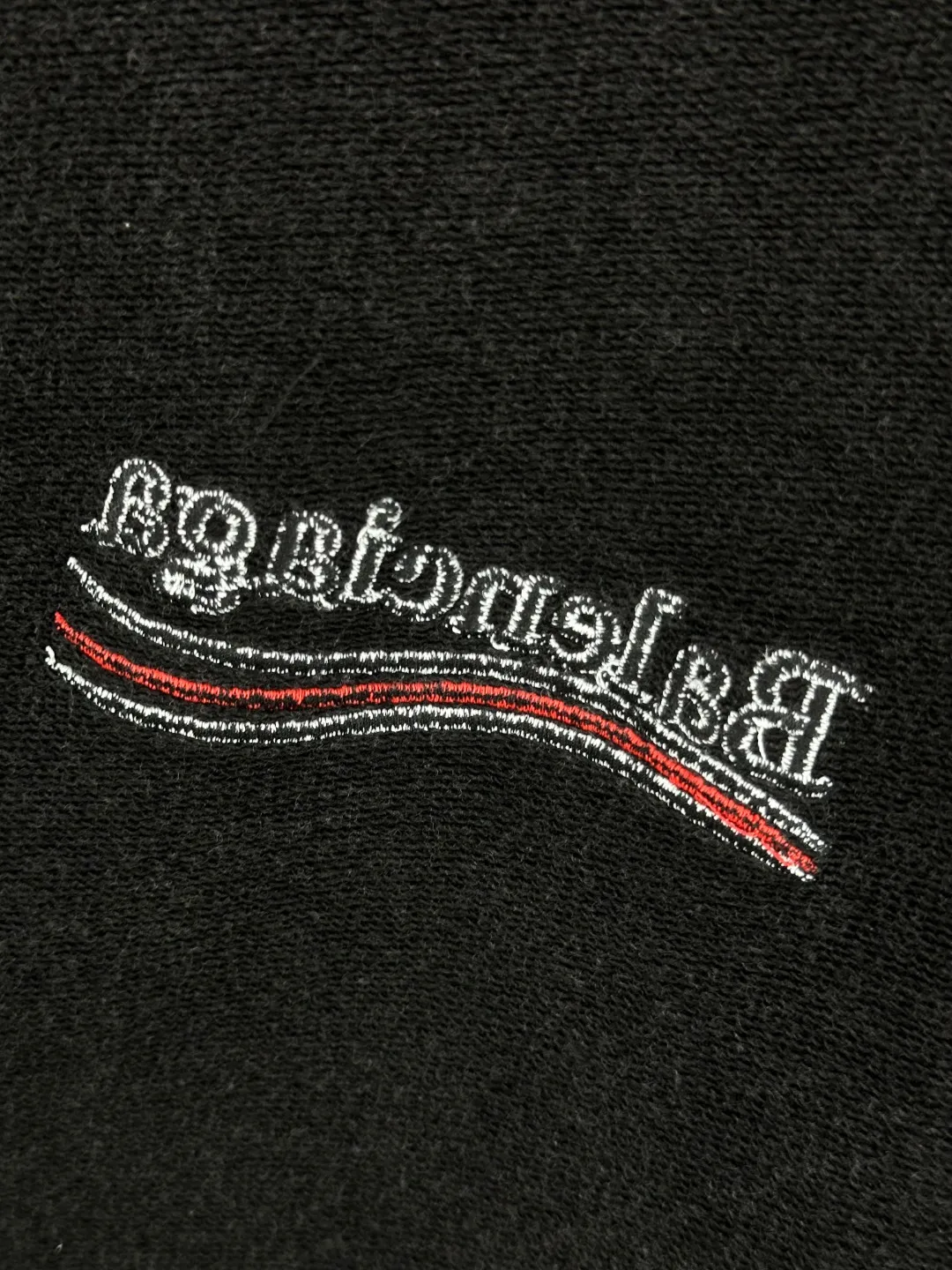 🅿️400 - BALENCI*GA Paris reverse Coke embroidery washed distressed hooded zipper sweatshirt. The front and back embroidery is reverse embroidery with imported Tajima embroidery machine. Ready-made garments are reverse stitched. Ready-made garments are washed. Customized matching hardware. Letters are clear. The effect is three-dimensional. Exclusively pattern-woven and dyed 460g fabric. Threads are dyed in the same vat with zero color difference. Brick cabinets are synchronized. Comparisons are welcome. Same style for men and women -Color: washed black -SIZE: Xs S M L style number 8995#
