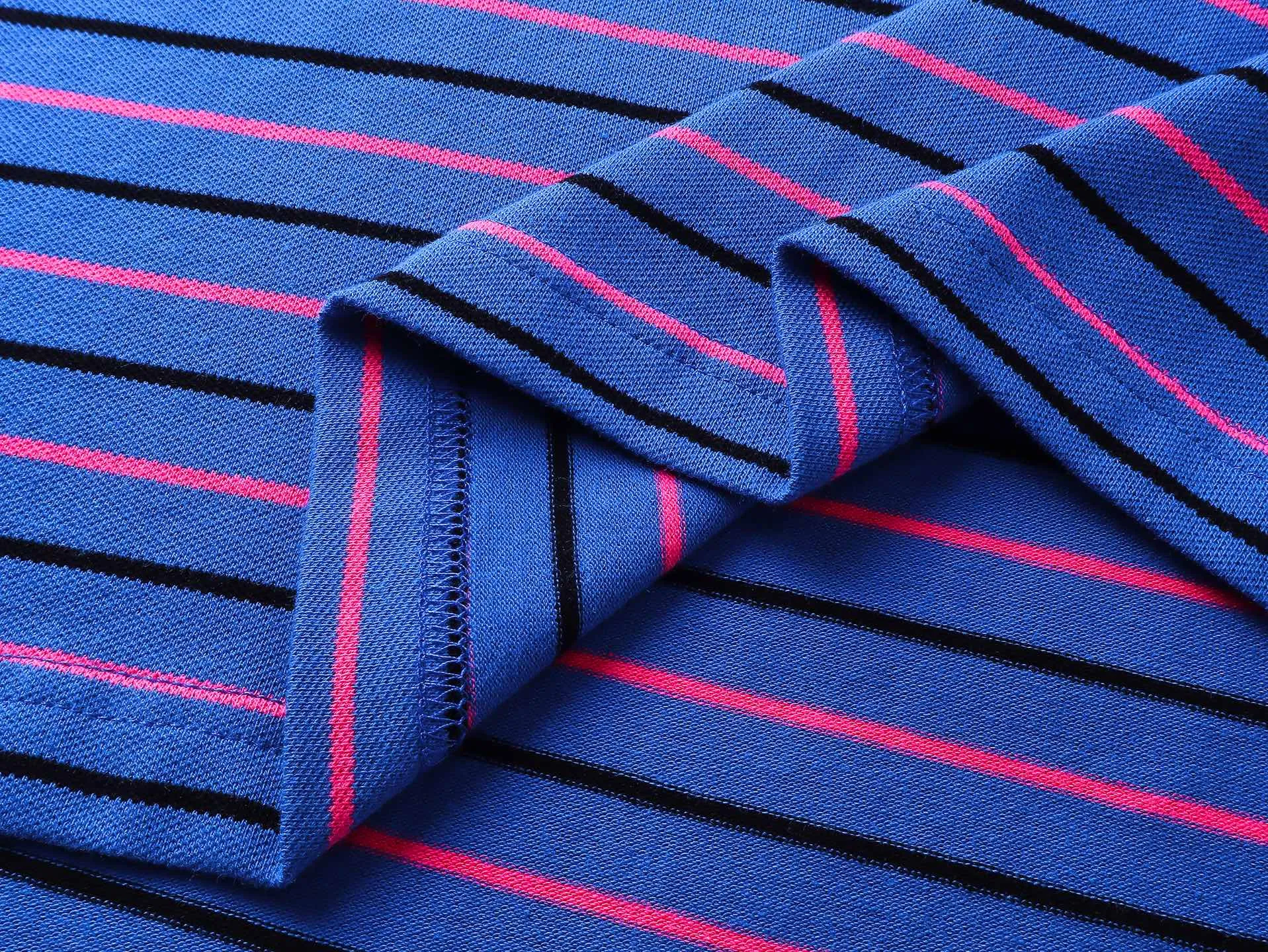 🅿️220 real photos [Top version. Official website quality] BALENCI*GA/Paris #2025 new simple striped chest embroidered POLO shirt, full of design, seamless side strips, heavy production.  Welcome to compare. The fabric is made of Paris ZP custom-woven and dyed cotton pique, with a weight of 260 grams. The cloth surface is clean. The cloth pattern is clear, soft and comfortable. The threads are woven and dyed with no color difference. The embroidered LOGO is embroidered using imported Tajima embroidery machine. The effect is three-dimensional. Restore brick cabinet, adopt OS loose shoulder style. Same style for men and women. Code: BL252206 Color: blue, white Size: XS S M L