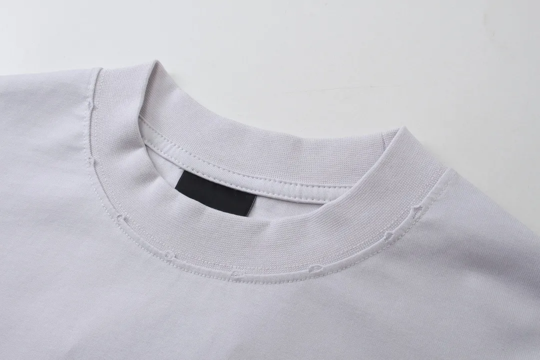 🅿️216 Real photos [Top version. Official website quality] BALENCI*GA/Paris. 23ss latest classic model. Front and rear tape direct printing. Ready-to-wear washed and worn long-sleeved T-shirt. Genuine product developed at the first time, brick cabinet synchronization. Welcome to compare. The fabric is made of Paris ZP custom-woven and dyed 100% cotton with double-yarn compact cotton. The weight is 260 grams. The cloth surface is clean. The cloth pattern is clear, soft and comfortable, and the threads are dyed with no color difference. The classic pattern is directly sprayed by a direct injection machine. Environmentally friendly imported materials, three-dimensional effect. Restored brick cabinet. The garments were washed and aged, and polished by many hands. Produced by ultra-heavy craftsmanship, the market currency is very different, welcome to compare. The version adopts OS loose shoulder design. The same style for men and women. Code: BL225003 Color: dark blue gray, off-white, burgundy, green, black blue, fog blue Size: XS S M L