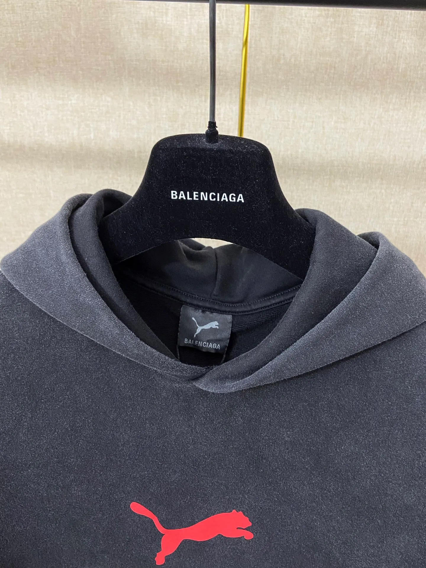 🅿️290 7202# Actual photo top version [[BALENCIA*GA] official website quality Paris new joint PUMA series front printed hooded sweatshirt OS version loose dropped shoulders Unisex style Fabric: 480g 100% cotton terry Davidson Technique: front printed Garment wash distressed shaping solid color Color: washed black Size: XS S M L