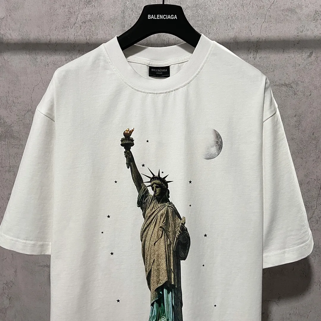 🅿️180 9112# Actual photo top version [[BALENCIA*GA] official website quality Paris new Statue of Liberty catwalk style short-sleeved T-shirt OS version loose dropped shoulders Unisex style Fabric: 260g 100% cotton double yarn Technology: front digital direct printing Garment wash worn distressed fixed color Color: washed black white Size: XS S M L