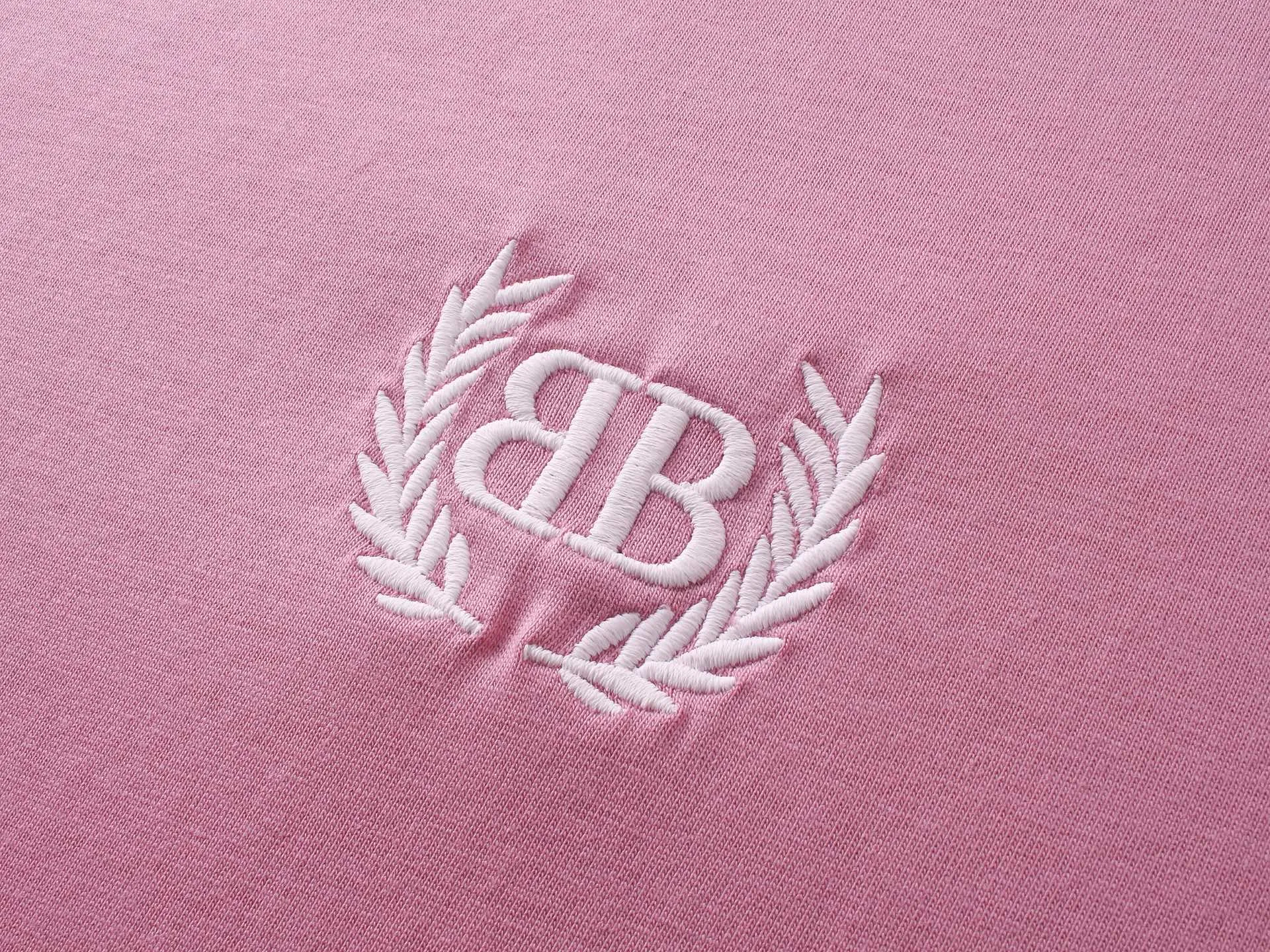 🅿️180 real photos [Top version. Official website quality] BALENCI*GA/Paris #2025 new style washed short-sleeved T-shirt with wheat ear letters LOGO embroidered on the chest, ready-to-wear washed, full of design. Welcome to compare. The fabric is made of Paris ZP custom-woven and dyed cotton double yarn, weight 260 grams, clean cloth surface. Clear texture, soft and comfortable. The threads are dyed with no color difference. The classic letter LOGO is embroidered with imported Tajima embroidery machine. The effect is three-dimensional. Restore the brick cabinet, adopt OS loose shoulder style. Same style for men and women. Code: BL253663 Color: washed black, lake blue, pink, white Size: XS S M L