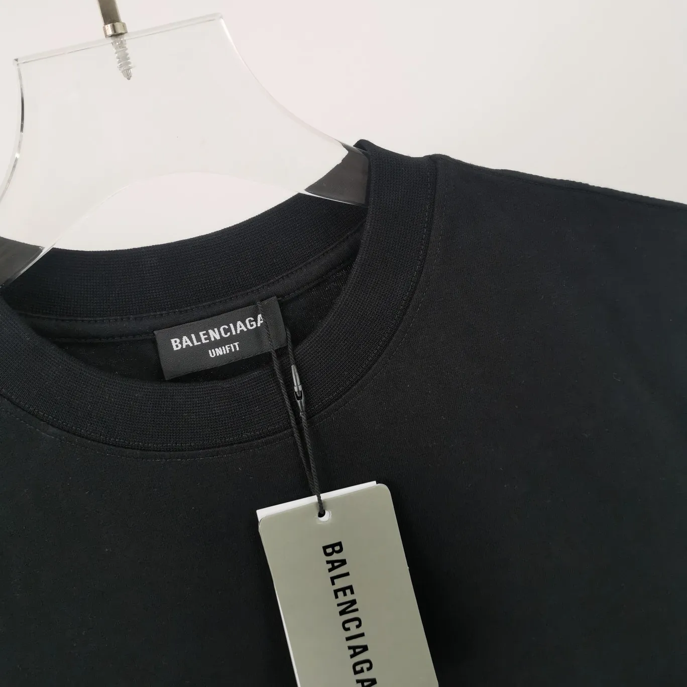 [New] The top tried and tested version of BALENCIAGA Balenciaga three-dimensional art embroidery Cupid badge Tanabata Valentine's Day limited edition pure cotton short-sleeved T-shirt for male and female couples stars Tanabata limited edition Cupid gold thread embroidered short-sleeved T-shirt Using imported Tajima machine, the embroidery effect is three-dimensional and full, first-line craftsmanship, the quality is visible to the naked eye, the overall font size, spacing, and detail features of the pattern are restored. The Cupid portrait is outlined by flat embroidery. The surrounding body is made of precision three-dimensional embroidery technology. The embroidery is very fine and dense. The font is clear and the lines and three-dimensional sense are strong. It highly restores the yb effect. Custom-woven and dyed 280g top-quality combed cotton fabric. The threads are the same and there is no color difference. Exclusive and high-quality. Welcome to compare. Same style for men and women. Color: white, black, pink. Size: XS-L P:260
