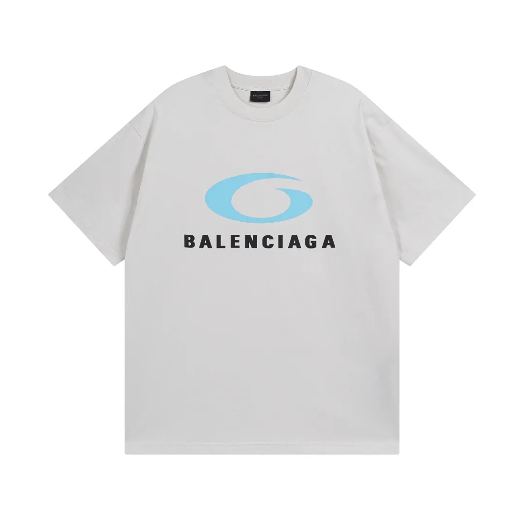🅿️180 real photos [Top version. Official website quality] BALENCI*GA/Paris. SS24 latest model, LOOP SPORTS ICON printed short-sleeved T-shirt. Brick cabinet synchronization. Genuine product developed at the first time, happy to print and compare! The fabric is made of Paris ZP custom-woven and dyed cotton double yarn. Weighing 260 grams, the cloth surface is clean. The cloth pattern is clear, soft and comfortable. The threads are dyed with no color difference. The printing uses environmentally friendly imported materials. The letters are clear and the effect is three-dimensional. The version adopts OS loose shoulder design. Same style for men and women. Code: BL223605 Color: off-white, black Size: XS S M L