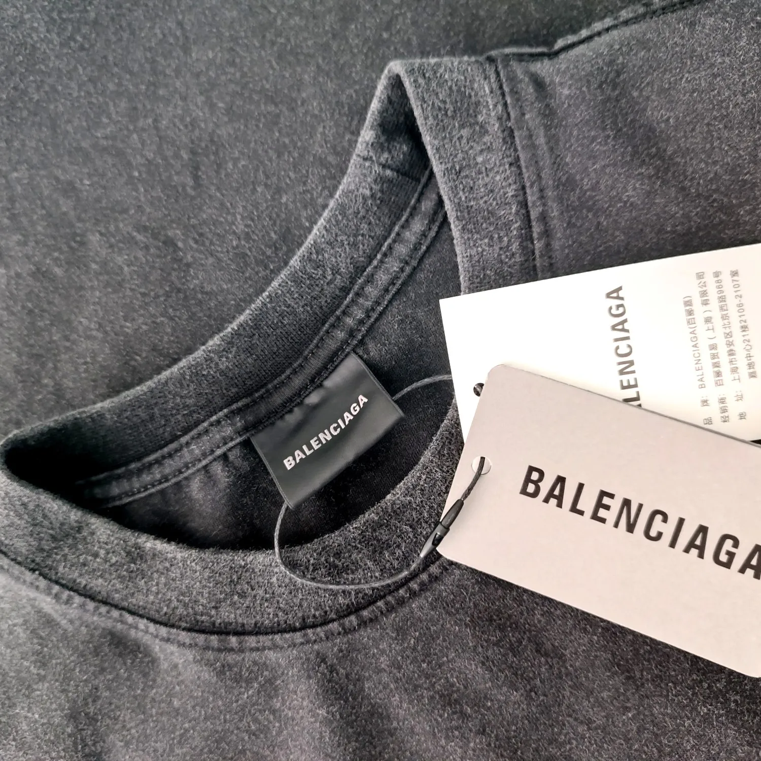 [New] Top tested version Balenciaga BALENCIAGA new XXXL letter embroidery milk white latest style bottoming short-sleeved T-shirt [new ceiling level] - 2023 new version shipped! Feel free to compare top quality products!  -Using imported Tajima 10w needle machine embroidery, high-density embroidery letter wrapping technology, full details and no tails, clear letters without connections‼ ️ - BLCG's latest fashion series, Jay Chou's same upper body, new models are released every year, milk white color is new this year, I didn't hesitate to buy it as soon as I saw it, the upper body is whiter, I love this color so much!  -Full set of 1:1 customized accessories + Sydney paper with logo + new version of handbags at the counter + three labels for large products + original hangtag -The webbing on the back collar extends to the shoulders for reinforcement, and the stitches are downturned at the joints. Imported elliptical machine with imported glue technology. Overall printing without teeth. 32s280g double yarn combed cotton fabric, weighing up to 400 grams after washing!  Color: Washed Black Apricot Size: XS-L P:310
