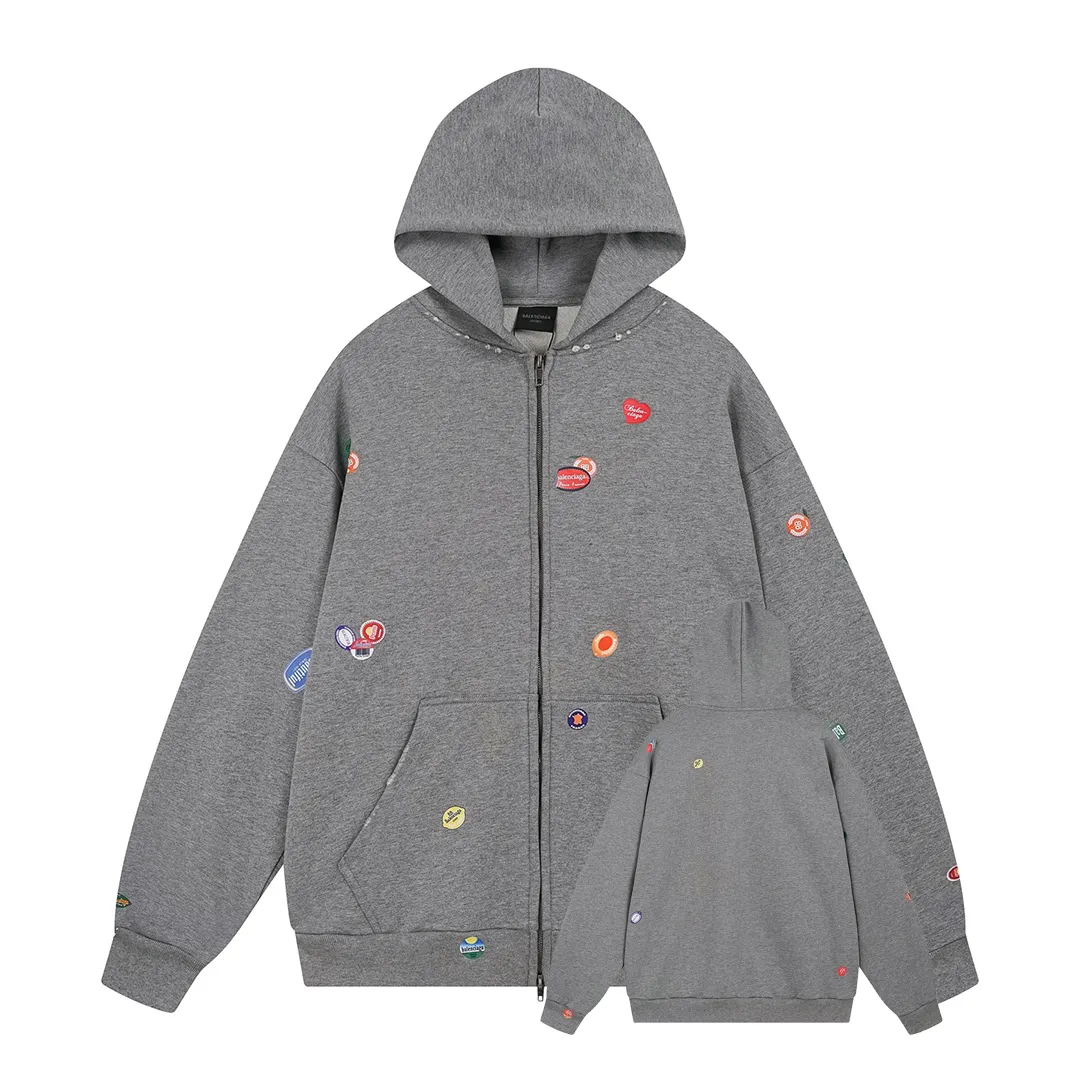 🅿️450 BALENCI*GA Paris fruit pattern Vintage hooded zipper sweatshirt. Growth positioning fixed-point computer spray printing and embossing. Manual master positioning and fixed-point grinding. Customized matching hardware. Clear letters. Three-dimensional effect. Exclusive matching woven and dyed 460g fabric. Threads are dyed in the same cylinder with zero color difference. Brick cabinet synchronization. Welcome to compare. Same style for men and women -Color: Gray Pink -SIZE: Xs S M L Style number 8979#