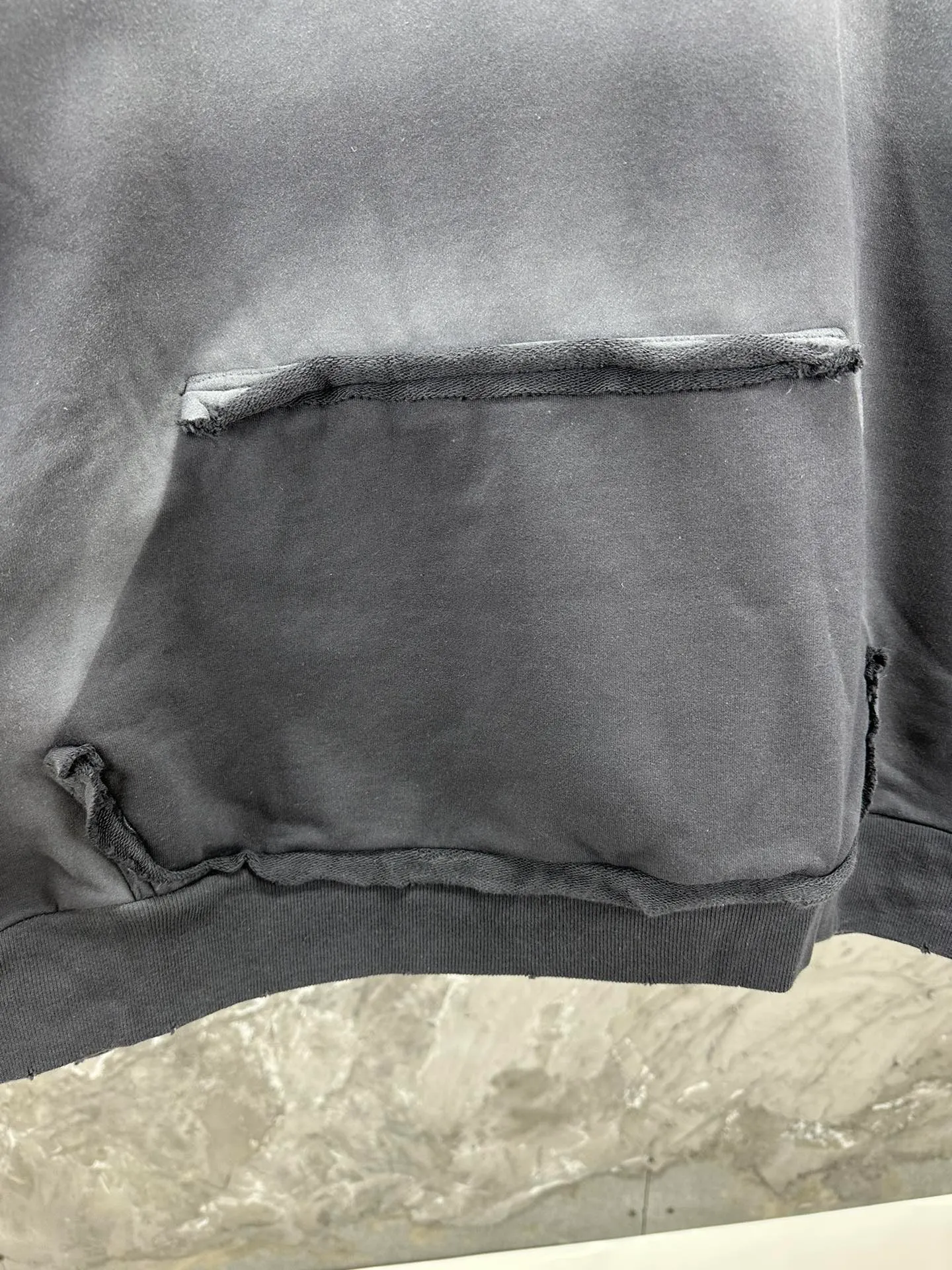 🅿️420 - BALENCI*GA 24ss Paris hot-selling tape hooded sweatshirt. The front and back panels are printed with tape direct printing. Many hand-made grinding. The ready-made clothes are washed and worn. The cloth surface is clean. The cloth pattern is clear, super heavy work. Soft and comfortable. Exclusively pattern-woven and dyed 450g fabric. Threads are dyed in the same vat with zero color difference. Different from the market currency. The version adopts os loose shoulder version. Welcome to compare, same style for men and women. -Color: Iron gray blue, Paris blue, washed black, burgundy, fluorescent yellow, green, khaki -SIZE: XS S M L style number 8912#