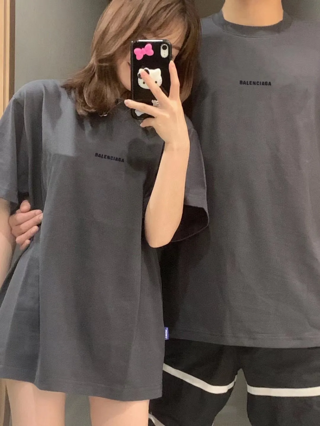♻️💯Upper body reference model picture❤️Top tested version BALENCIAGA Paris classic letter embroidery male and female couple star same style pure cotton loose short-sleeved T-shirt T-shirt seems to be a simple classic. The garment-making process is extremely complicated. It uses imported Tajima machine heavy-duty high-density embroidery. Fine embroidery without rough edges and stray threads is very tight. The uneven texture is obvious. 4w needle heavy embroidery for ready-made clothes. Breaking the traditional process of embroidering first and then sewing. The embroidery process is different from the market currency. Highly restore the yb effect. Custom-woven and dyed 280 grams of new color fabrics. Custom-dyed threads in the same vat with zero color difference. Exclusive high quality. Comparison welcome. Same style for men and women. Color: Dark Purple Size: XS-L P:260