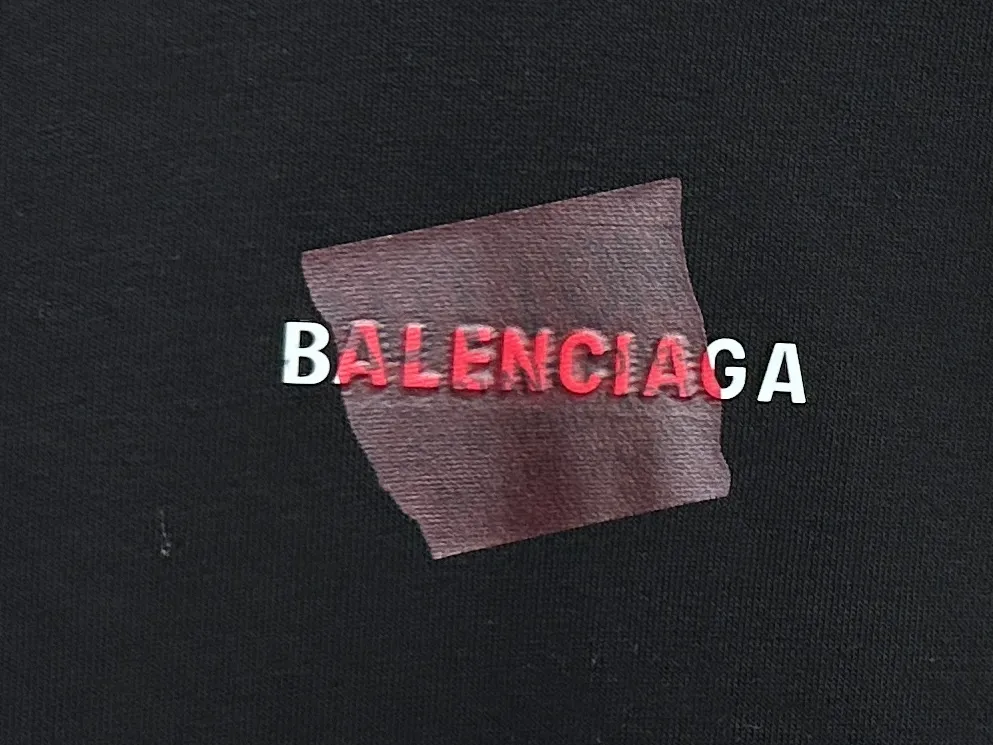 🅿️330 【BALENCIaGA】Paris small letter hooded sweatshirt. The fabric surface is clean. The fabric pattern is clear, soft and comfortable. The threads are dyed with no color difference. The tape is stamped with imported transparent glue. The effect is three-dimensional. Restore brick cabinets, adopt OS loose shoulder style. Same style for men and women. Size: S-XL