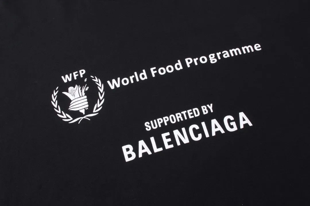 🅿️240 BALENCI*GA Paris world food fake two-piece long sleeves. The fabric is made of Paris custom-woven and dyed double yarn pure cotton fabric. The weight is 280g. The thread is custom-woven and dyed without color difference. The front and back panels are printed using environmentally friendly imported materials. Dot printing. Cuff splicing. Two high-temperature styling washes. os dropped shoulders, loose version, same style for men and women -Color: black -SIZE: XS S M L Style number 8607#