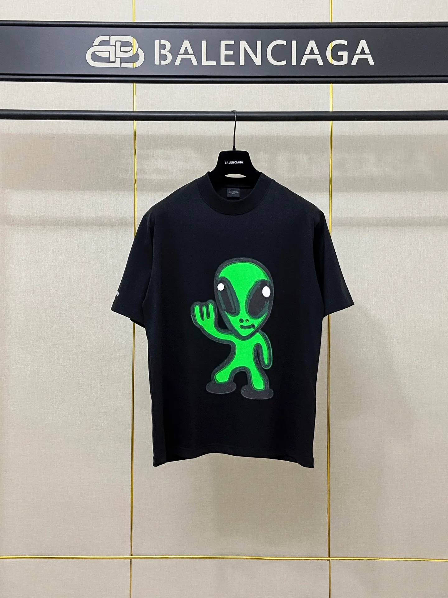 🅿️180 9196# Actual photo top version [[BALENCIA*GA] official website quality Paris new alien front panel smiley face print luminous effect short-sleeved T-shirt OS version loose dropped shoulders Unisex fabric: 260g 100% cotton double yarn Technology: front and rear digital direct injection right sleeve embroidery garment wash shaping solid color Color: black off-white floral gray Size: XS S M L