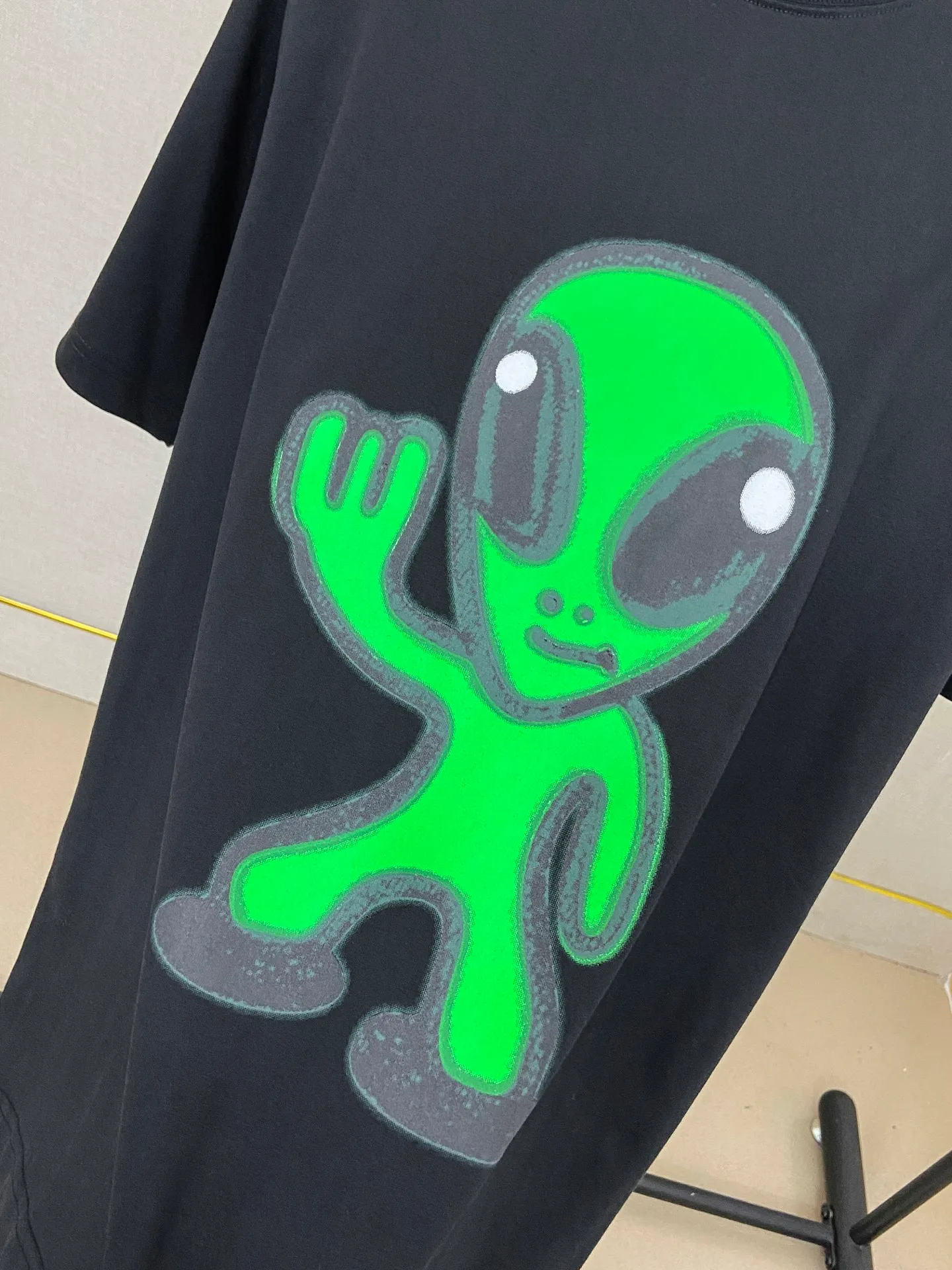 🅿️180 9196# Actual photo top version [[BALENCIA*GA] official website quality Paris new alien front panel smiley face print luminous effect short-sleeved T-shirt OS version loose dropped shoulders Unisex fabric: 260g 100% cotton double yarn Technology: front and rear digital direct injection right sleeve embroidery garment wash shaping solid color Color: black off-white floral gray Size: XS S M L