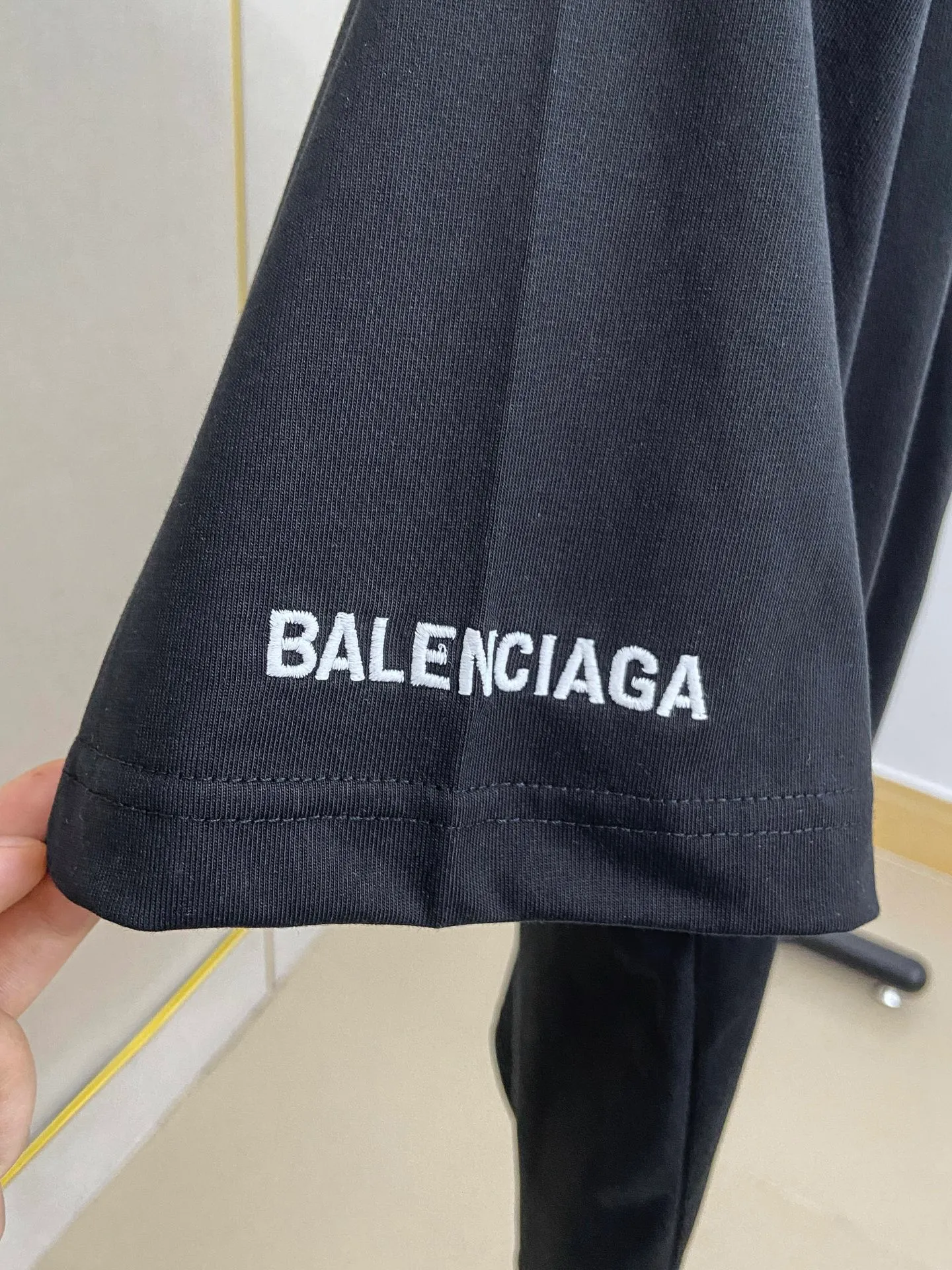 🅿️180 9196# Actual photo top version [[BALENCIA*GA] official website quality Paris new alien front panel smiley face print luminous effect short-sleeved T-shirt OS version loose dropped shoulders Unisex fabric: 260g 100% cotton double yarn Technology: front and rear digital direct injection right sleeve embroidery garment wash shaping solid color Color: black off-white floral gray Size: XS S M L