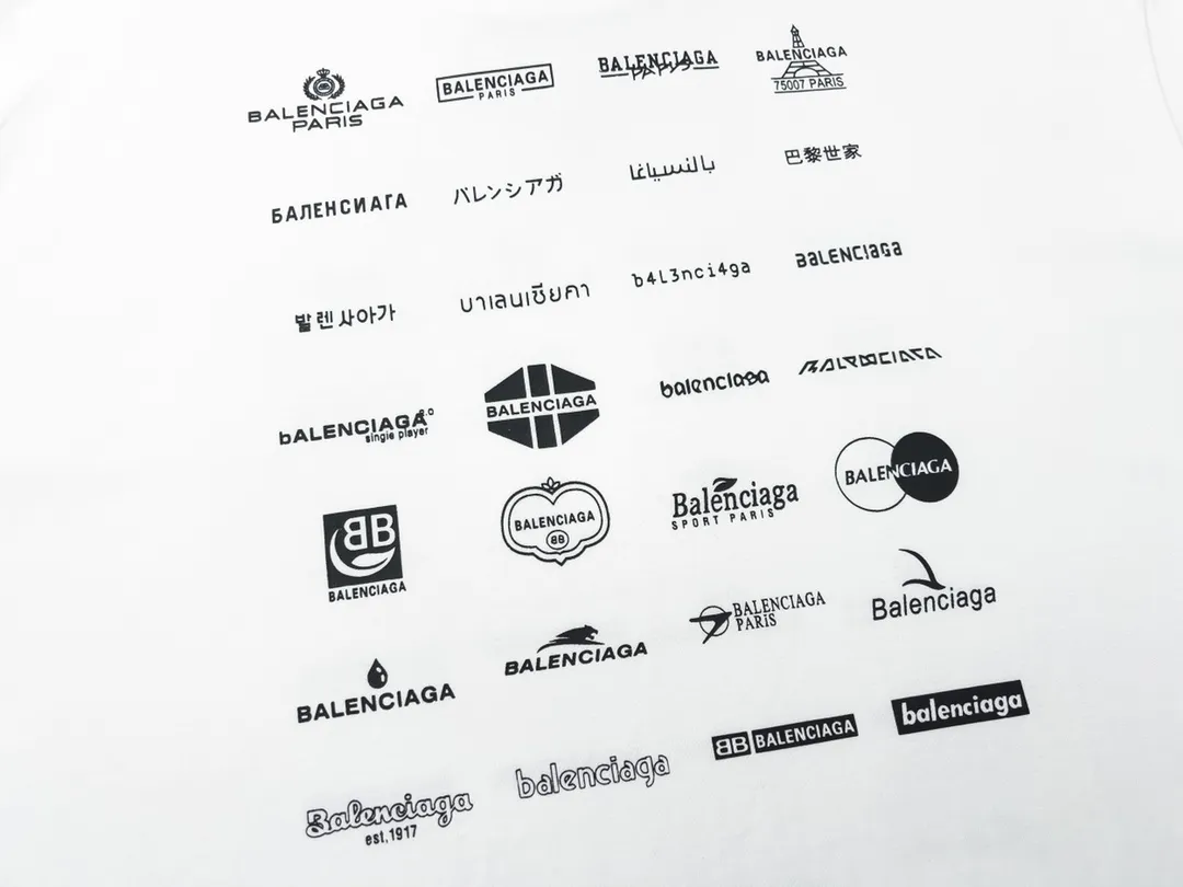 🅿️170 Detailed Picture [Top version. Official website quality] BALENCI*GA/Paris BALENCI*GA# 2023 spring and summer new style, printed with classic LOGO collection short-sleeved T-shirt. 2023 spring and summer new product. Brick cabinet synchronization. The fabric is made of Paris ZP custom-woven and dyed 100% cotton double yarn compact cotton. The weight is 260 grams. The cloth surface is clean. The cloth pattern is clear. Soft and comfortable. Good color fastness. Not easy to change color. The threads are woven and dyed with no color difference. The printing uses imported environmentally friendly rubber paddles, precision stencils, fine LOGO letters, clear letters, no burrs, and a three-dimensional effect. Restore brick cabinet. The version adopts OS loose shoulder version. Same style for men and women. Code: BL223071 Color: black, beige, pink, smoky gray, white. Size: XS to L