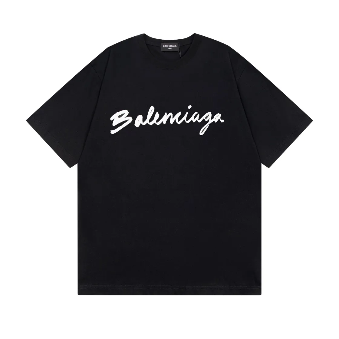 🅿️160 detailed pictures [Top version. Official website quality] BALENCI*GA/Paris. Initialized LOGO printed short-sleeved T-shirt. Brick cabinet synchronization.                       The fabric is made of Paris ZP custom-woven and dyed 100% double yarn compact cotton. The weight is 260 grams. The cloth surface is clean. The cloth pattern is clear, soft and comfortable. The threads are dyed with no color difference. The classic pattern is printed with environmentally friendly imported materials and precision stencils. Three-dimensional effect of pulping. Jubie market ordinary watermark. Restore the brick cabinet. The version adopts the OS loose shoulder version. Same style for men and women. Code: BL223027 Color: Black. White Size: XS S M L