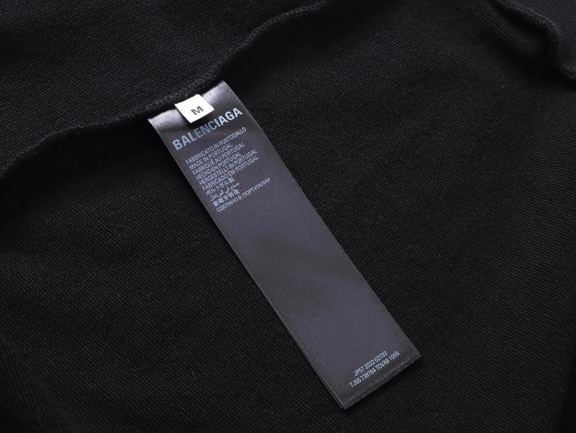 🅿️410 Real photos [Top version. Official website quality] BALENCI*GA/Paris co-branded Lamborghini Lamborghini front and back, left and right sleeves direct-injection printed zipper cardigan sweatshirt SS25 latest model. Research and development at the first time, different market currencies. Comparisons welcome. The fabric is made of Paris ZP custom-woven and dyed cotton sweatshirt. Weighing 460 grams, the cloth surface is clean. The cloth pattern is clear, soft and comfortable. The threads are dyed with no color difference. Printing adopts computer direct printing. The pattern letters are clear, three-dimensional and without burrs. Jubie market produces pictures based on pictures. Welcome to compare. The version adopts OS loose shoulder design. Same style for men and women. Code: BL259909 Color: Black Size: XS S M L