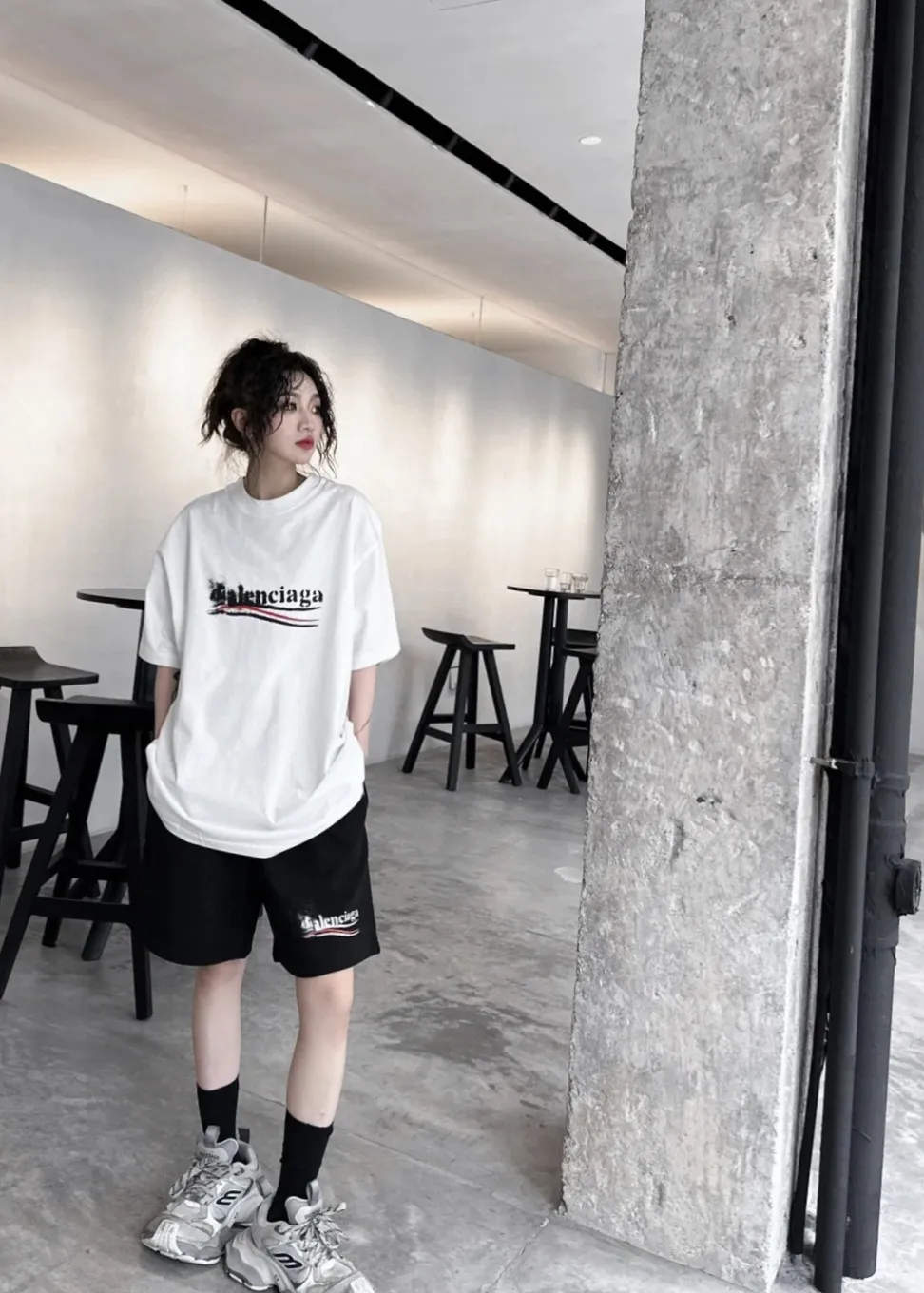 ♻️💯Refer to the model picture for the upper body❤️The top version of Balenciga/Balenciaga Dissolved Coca-Cola shorts are the same style for male and female stars. Pure cotton terry fabric, thick to the touch, contrast-dyed fabric, hand-painted spray-dissolved effect pattern, ultra-fine flat screen printing process, full of fashion sense, using fine gauze material as the screen, custom-dyed pure cotton fabric, OS version, complete with three standards, the same style for men and women. New style shorts, pure cotton terry fabric, thin fabric is soft and comfortable, the whole body is heavily distressed and washed, the latest Coke atomized watermark design, loose fit, same as for men and women, size xssml [Washing instructions: Cotton, hand wash recommended, gentle pressure, wash with warm or cold water below 30℃, separate dark and light colors during washing, not suitable for exposure to the sun] Size: S-XL Color: black and white P:310