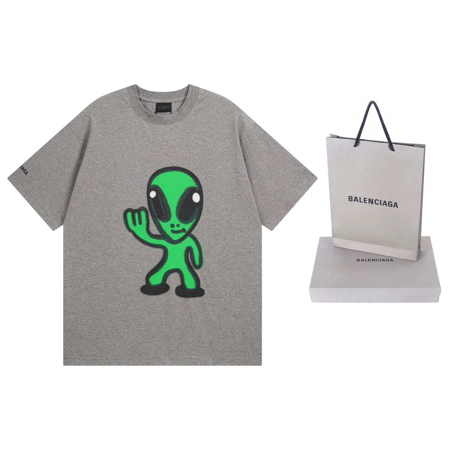 🅿️194 real photos [top version. official website quality] BALENCI*GA/25 new model. The front is directly printed with hithg there + dripley art work + luminous effect, aliens are printed on the front, smiley faces are printed on the back, short-sleeved T-shirt with embroidered letters on the right sleeve # SS25 latest style. Research and development at the first time, different market currencies. Comparisons welcome. The fabric is made of Paris ZP custom-woven and dyed cotton double yarn. Weighing 260 grams, the cloth surface is clean. The cloth pattern is clear, soft and comfortable. The threads are dyed with no color difference. Printing adopts computer direct printing. Jubie market currency. Welcome to compare. The version adopts OS loose shoulder design. Same style for men and women. Code: BL253683 Color: off-white, black, floral gray Size: XS S M L