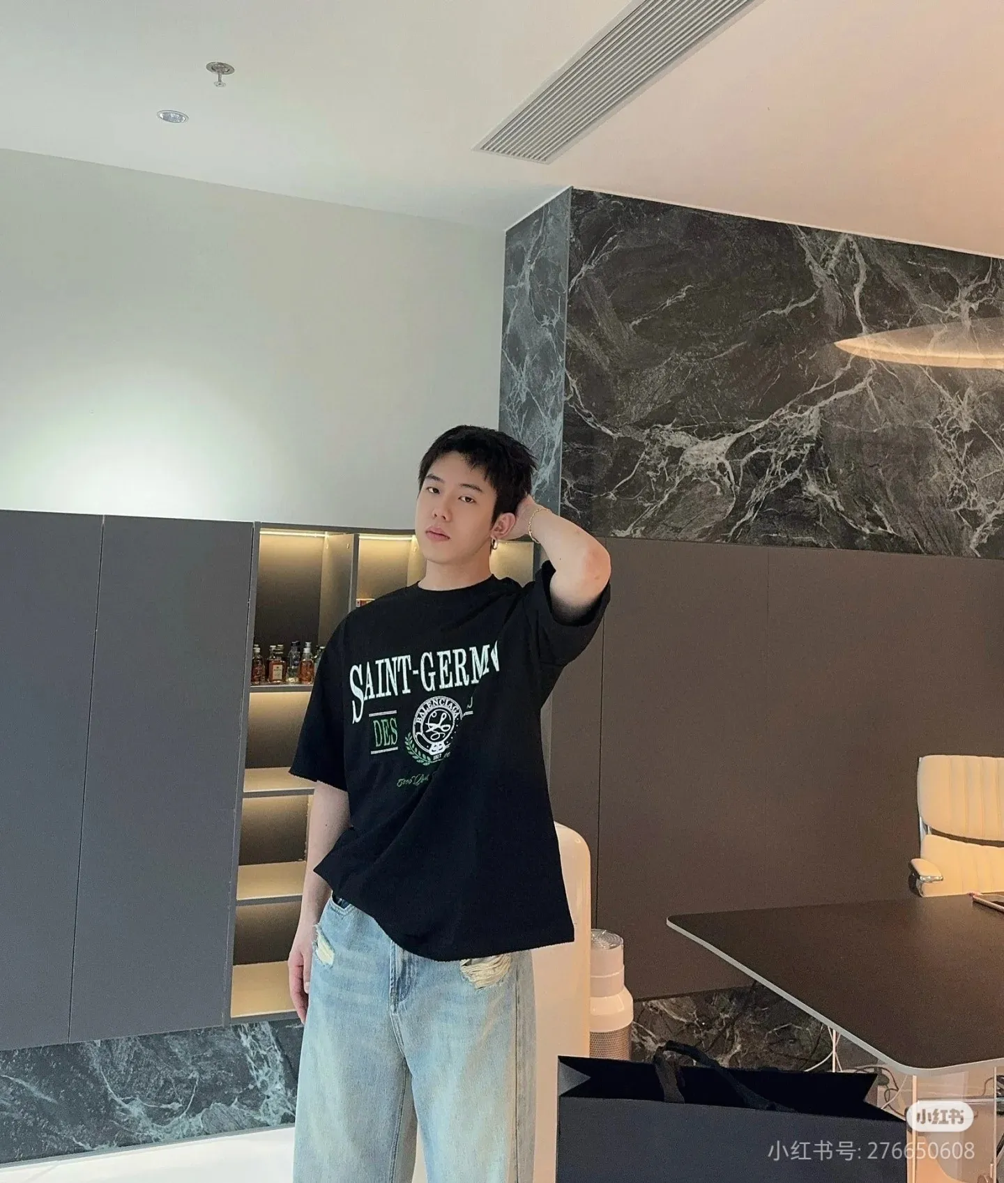 ♻️💯Refer to the model picture for the upper body❤️The top version of Balenciga/Balenciga 1917 Scissor Rupture Printed Short-sleeved T-shirt uses burst printing technology, fraying process, pure cotton soft fabric, contrast dyed fabric, imported printing technology, full of trend, dyed pure cotton fabric, OS version, complete with three labels, same style for men and women. Size XS S M L