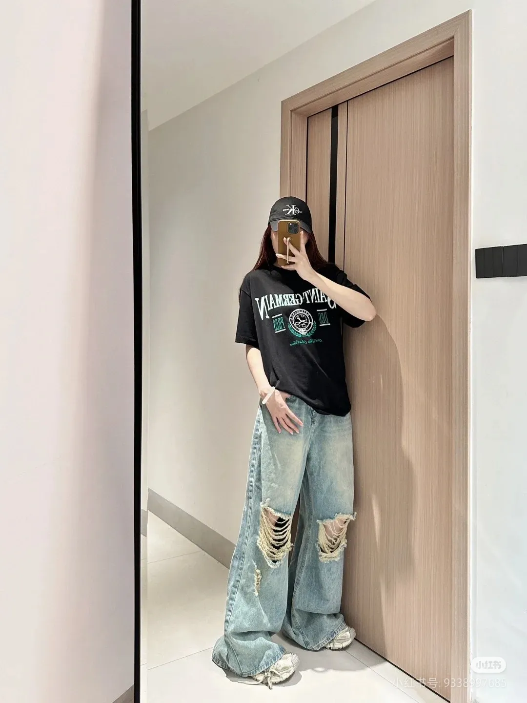 ♻️💯Refer to the model picture for the upper body❤️The top version of Balenciga/Balenciga 1917 Scissor Rupture Printed Short-sleeved T-shirt uses burst printing technology, fraying process, pure cotton soft fabric, contrast dyed fabric, imported printing technology, full of trend, dyed pure cotton fabric, OS version, complete with three labels, same style for men and women. Size XS S M L