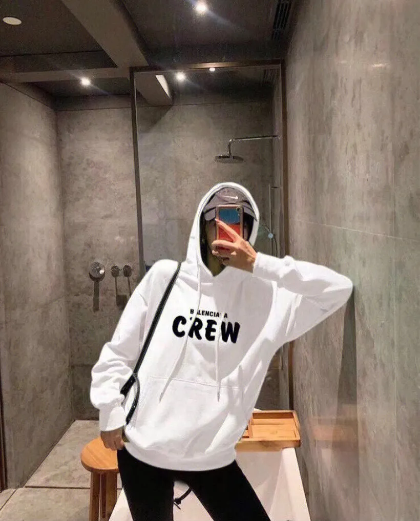 ♻️💯Upper body reference model picture❤️The top tested version BALENCIAGA Balenciaga CREW staff limited edition for male and female couples star autumn and winter pure cotton hoodie sweatshirt hooded As a Balenciaga 20th anniversary employee limited short-sleeve, full of Parisian feelings, highly recommended! ! The letters on the chest are also very simple and elegant, and the shape is super OS. The whole dress has been washed, and the 480g combed cotton terry fabric is very textured and you can touch it! High-definition imported glue and high-coverage screen printing on the chest, the dots are very precise. Color: Peach Pink Lemon Yellow Black White Size: XS-L P:430