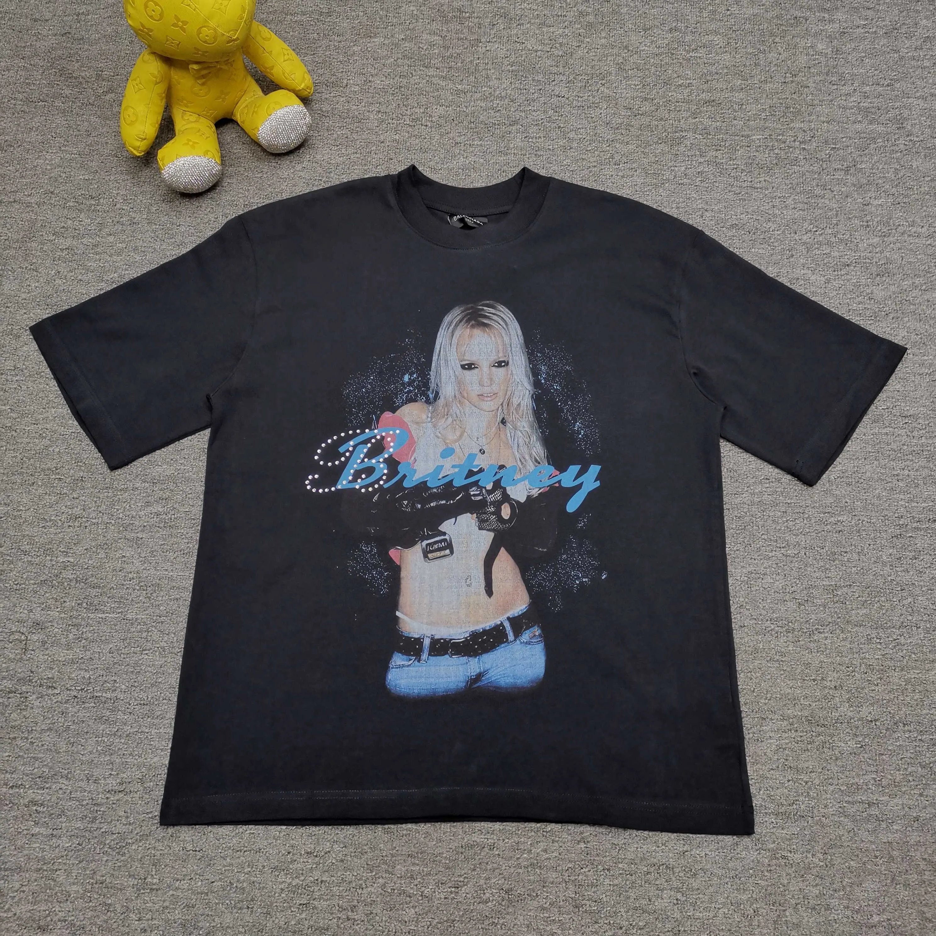 Balenciaga SS26 Britney Spears series art pattern water brick signature short-sleeved T-shirt, loose fit Color: Black Size: XS S M L P260