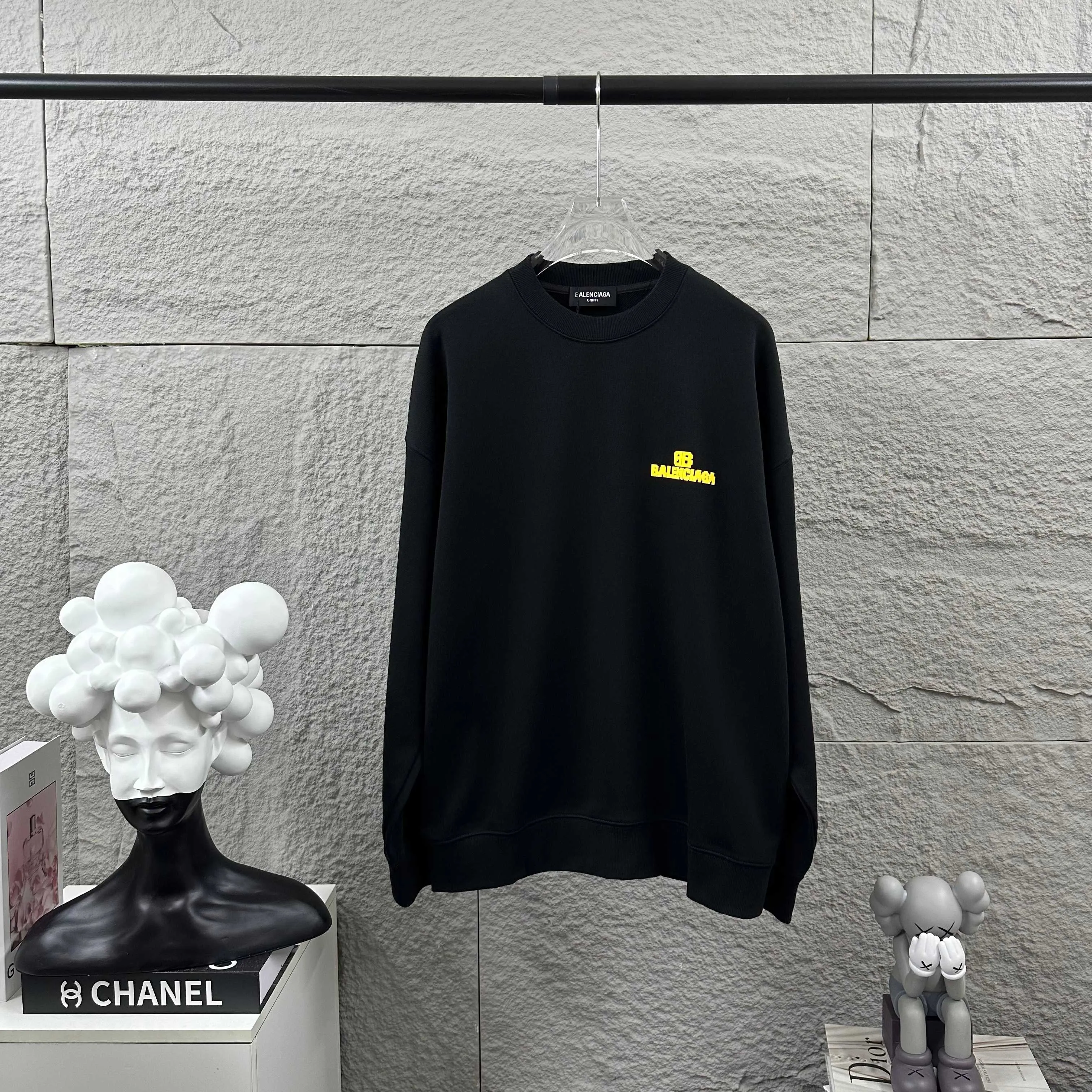 🅿️260 BALENCI*GA Paris 2025 early autumn and winter new long-sleeved sweatshirt Classic letter three-dimensional foaming technology Customized terry fabric Round neck pullover Unisex color Color: black white Size: S (90-130 pounds) M (120-150 pounds) L (140-165 pounds) XL (160-180 pounds) XXL (180-210 pounds)