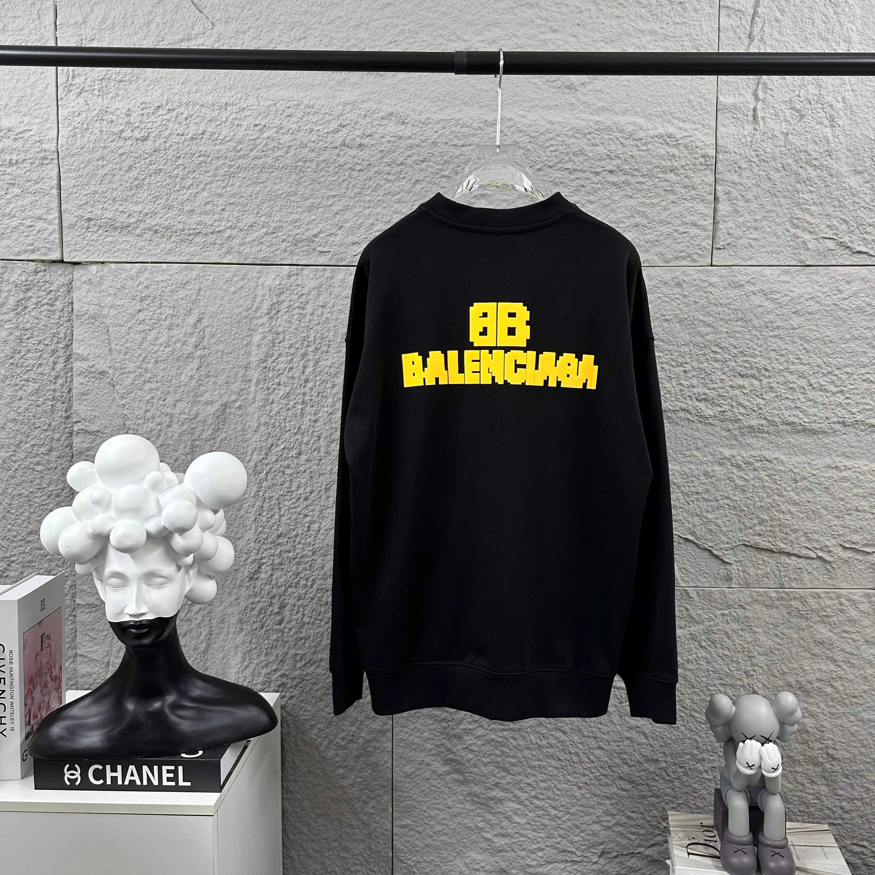 🅿️260 BALENCI*GA Paris 2025 early autumn and winter new long-sleeved sweatshirt Classic letter three-dimensional foaming technology Customized terry fabric Round neck pullover Unisex color Color: black white Size: S (90-130 pounds) M (120-150 pounds) L (140-165 pounds) XL (160-180 pounds) XXL (180-210 pounds)
