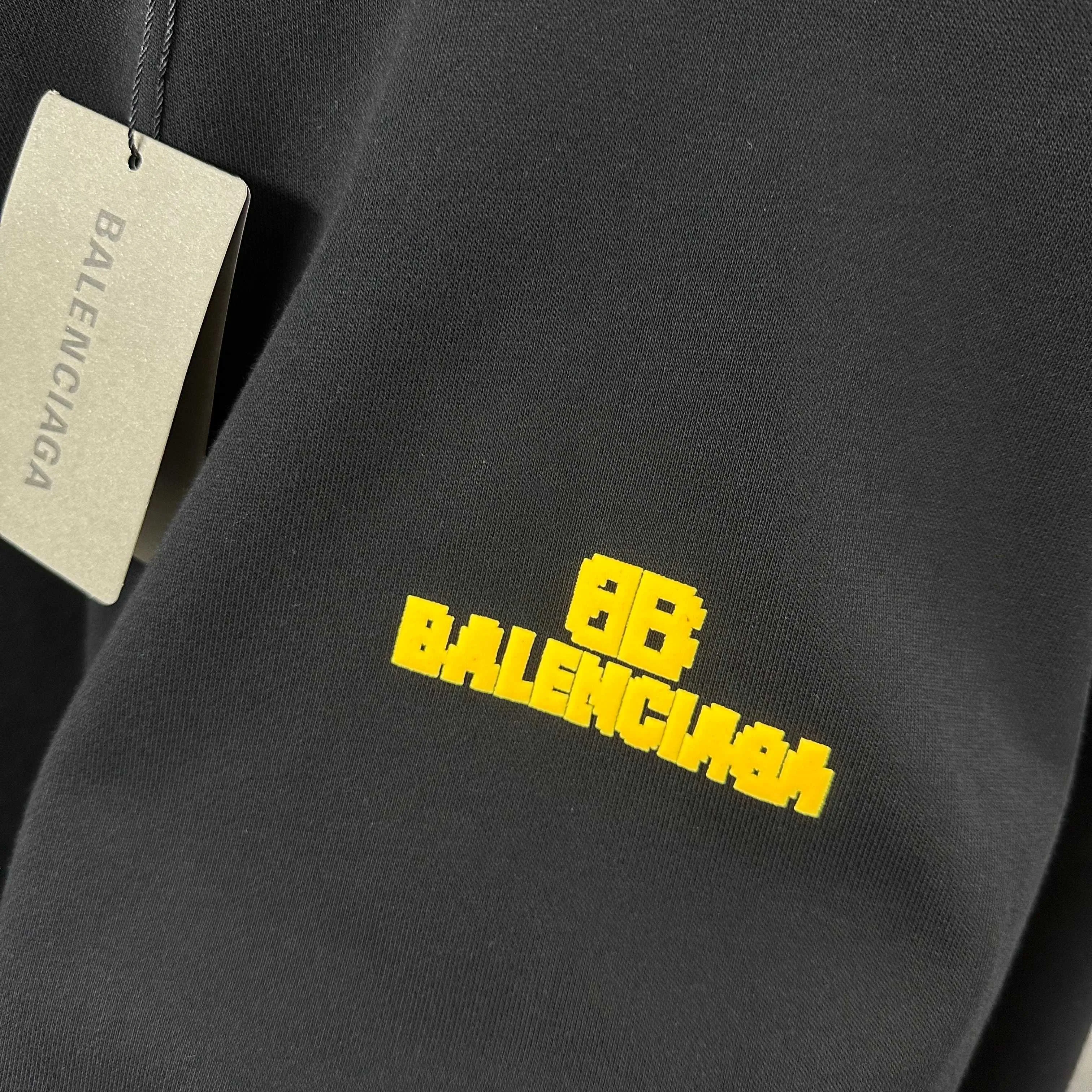 🅿️260 BALENCI*GA Paris 2025 early autumn and winter new long-sleeved sweatshirt Classic letter three-dimensional foaming technology Customized terry fabric Round neck pullover Unisex color Color: black white Size: S (90-130 pounds) M (120-150 pounds) L (140-165 pounds) XL (160-180 pounds) XXL (180-210 pounds)