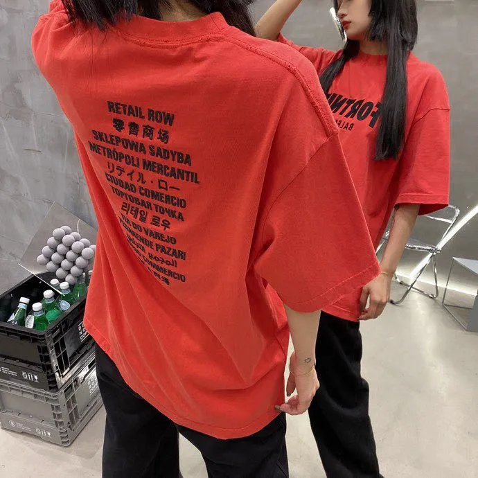 ♻️💯Reference model picture for the upper body❤️The top tested version of BALENCIAGA FORTNITE 10000 needle embroidery for men and women, the same style pure cotton loose short-sleeved T-shirt. The printing on the front and back are all made of 3S cherry blossom thread, and the machine uses Tajima embroidery machine imported from Japan. You can see the accuracy of the embroidery. There are no connecting lines between each letter, and the mold is arranged separately. Each letter/word is a printing group. The thread is cut after being embroidered, and there is absolutely no connecting line to embroider the next group. Therefore, the overall printing is refreshing and clear. The cost is huge, and the front and back printing takes an average of 10 minutes per set. One machine can produce 6 pieces per hour. The fabric is made of 24S 260g double yarn cotton fabric, which is full of drape and has good sweat absorption and breathability. Color: black, red Size: XS-L P:280
