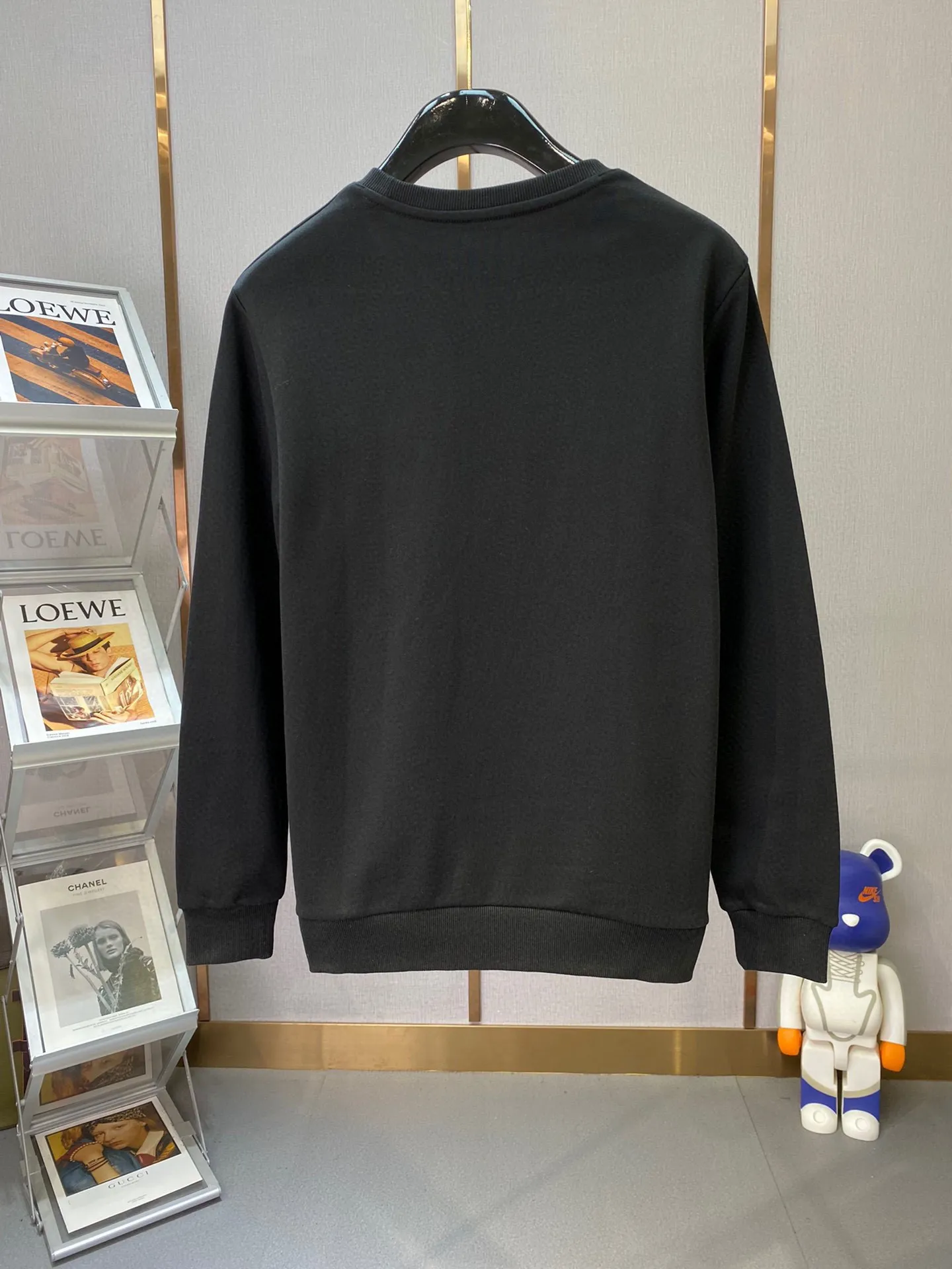 🅿️220 brand [BALENCIAGA] (good news for fat people) 2025ss autumn latest long-sleeved round-neck sweatshirt, available simultaneously on the official website. Refreshing and breathable. Made of top Tencel Roman. Comfortable and soft. 3D stereoscopic clarity. Super fashion sense. Great gift for your own use. Size: M-5XL (can be worn up to 220 pounds)