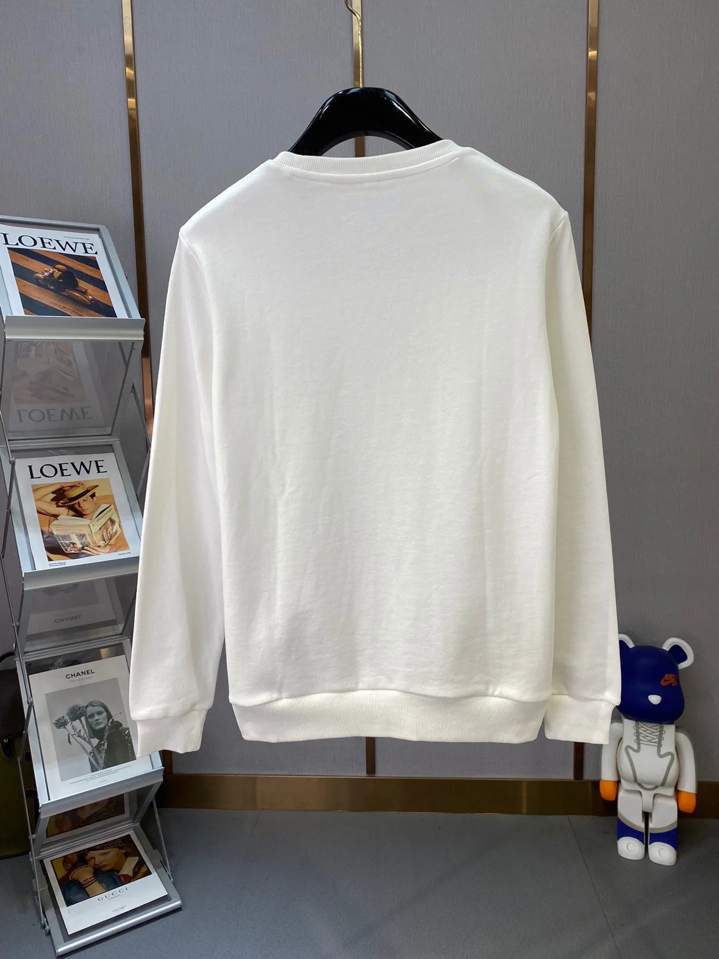 🅿️220 brand [BALENCIAGA] (good news for fat people) 2025ss autumn latest long-sleeved round-neck sweatshirt, available simultaneously on the official website. Refreshing and breathable. Made of top Tencel Roman. Comfortable and soft. 3D stereoscopic clarity. Super fashion sense. Great gift for your own use. Size: M-5XL (can be worn up to 220 pounds)