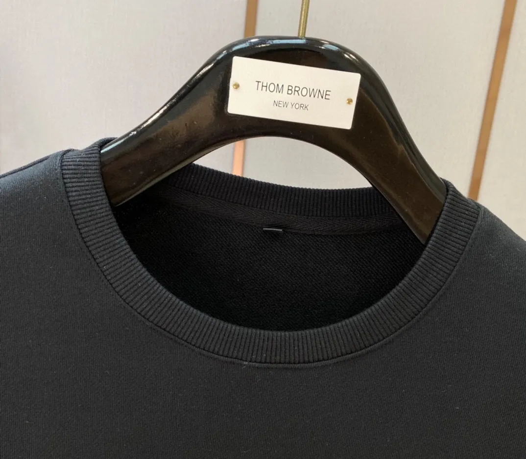 🅿️220 brand [BALENCIAGA] (good news for fat people) 2025ss autumn latest long-sleeved round-neck sweatshirt, available simultaneously on the official website. Refreshing and breathable. Made of top Tencel Roman. Comfortable and soft. 3D stereoscopic clarity. Super fashion sense. Great gift for your own use. Size: M-5XL (can be worn up to 220 pounds)